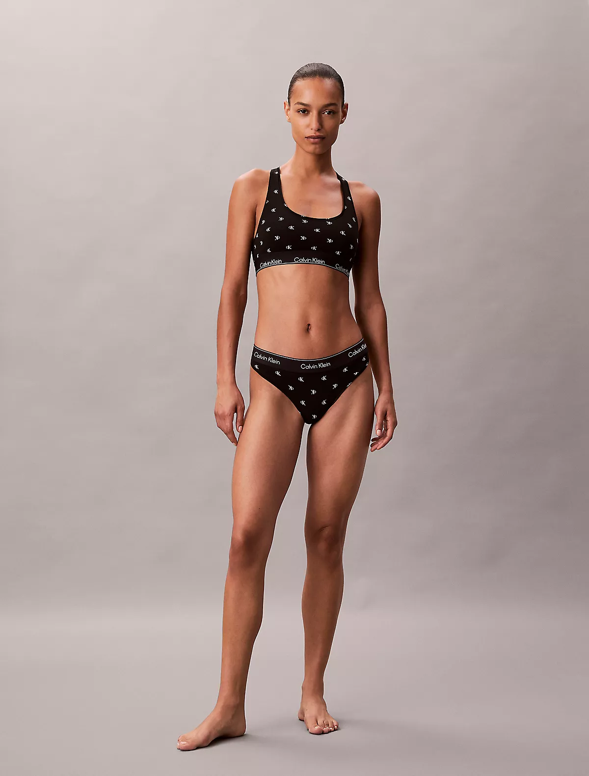 Calvin Klein Calvin Klein Kadın Kare Yaka Lastikli Dar Calvin Yazı Desenli Siyah Bralet LV00QF8493-PCS