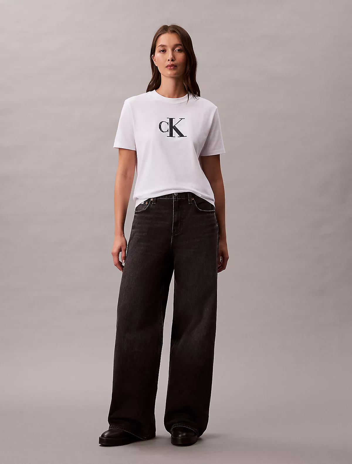 Calvin Klein Calvin Klein Kadın Kısa Kol CK Yazı Detay Bisiklet Yaka Beyaz T-Shirt LV044E215G-YAA