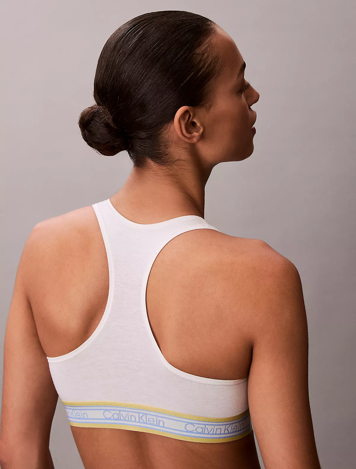 Calvin Klein Calvin Klein Kadın Logo Desenli Elastik Bel Bantlı Askılı Beyaz Büstiyer LV00QF8692-YAS