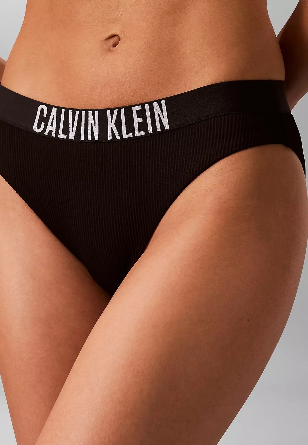 Calvin Klein Calvin Klein Kadın Logo Detaylı Elastik Bel Bantlı Siyah Bikini Altı LV00Q61240-UB1
