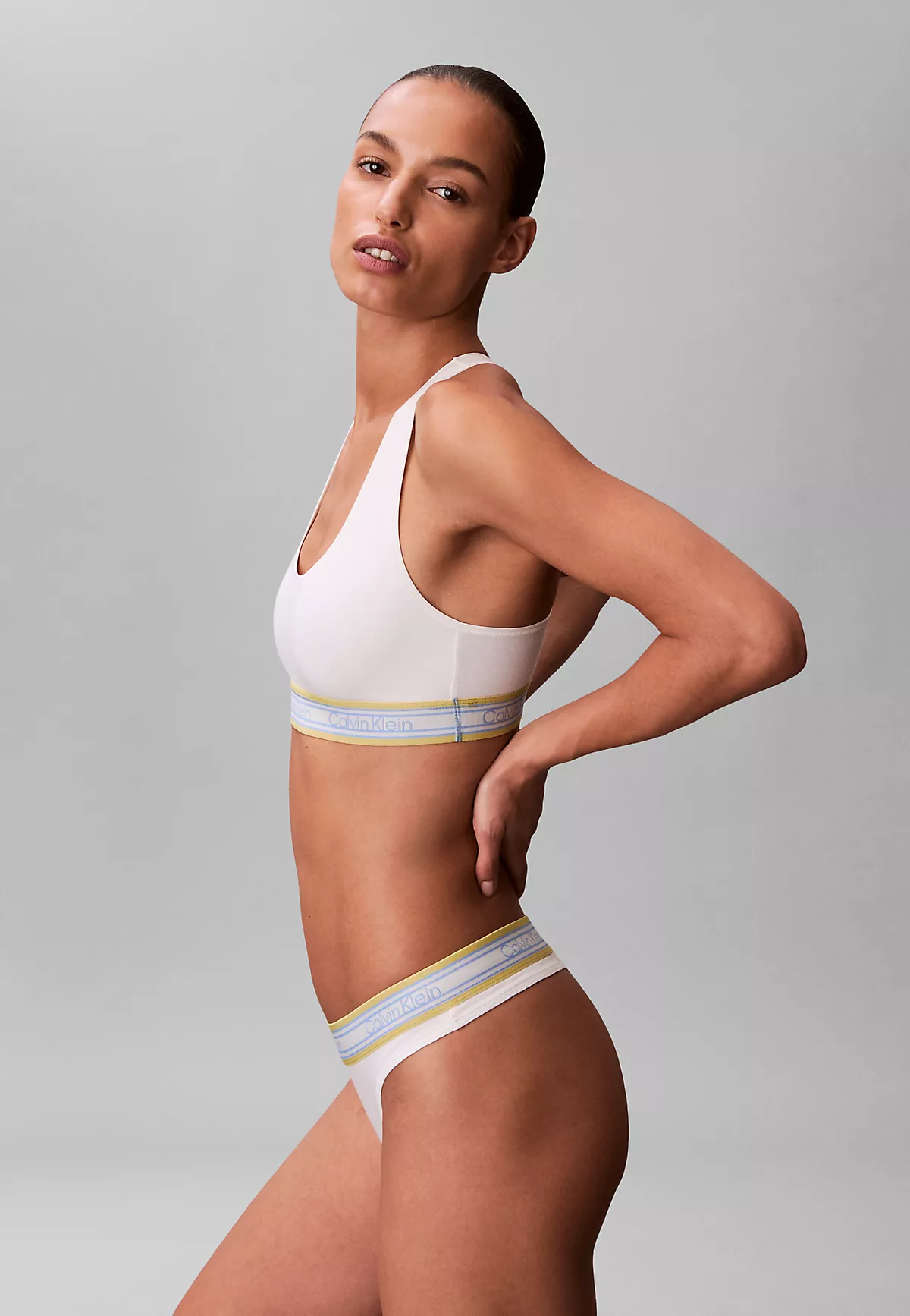 Calvin Klein Calvin Klein Kadın Logo Desenli Elastik Bel Bantlı Askılı Beyaz Büstiyer LV00QF8692-YAS