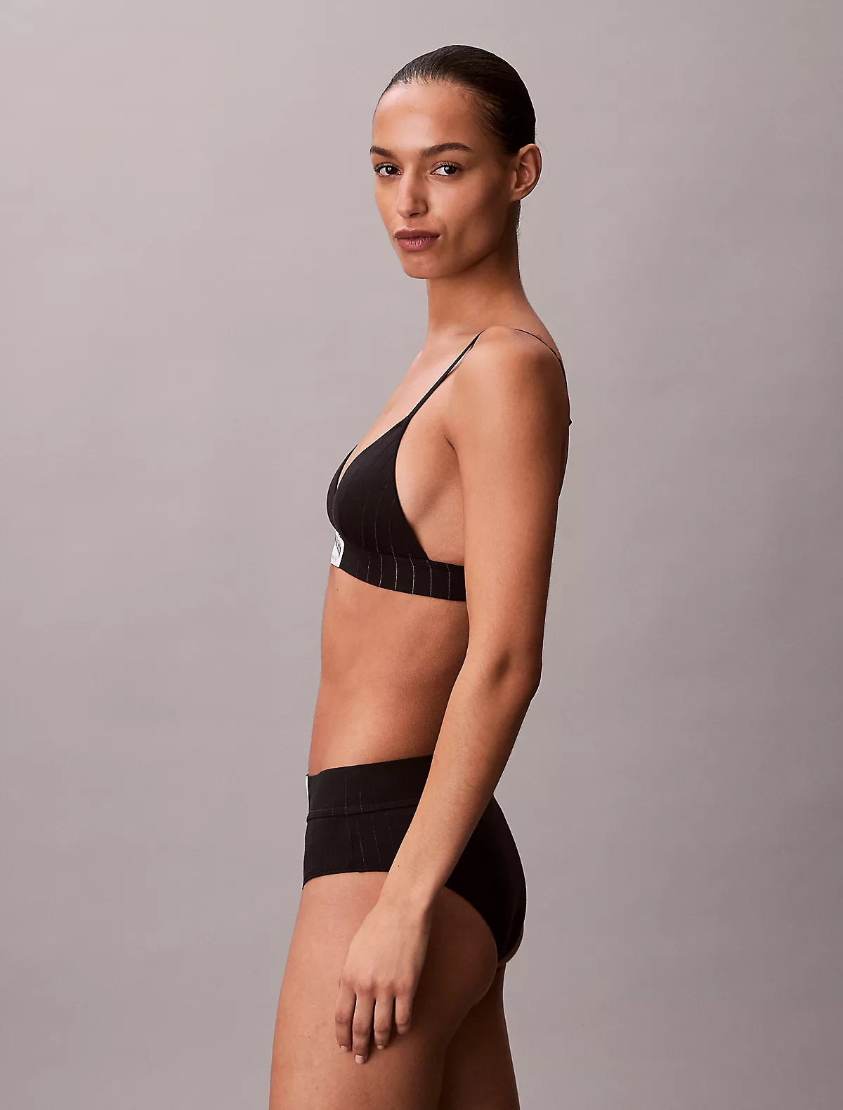 Calvin Klein Calvin Klein Kadın Logo Etiketli Pamuklu Şerit Çizgili Siyah Sütyen LV00QF8886-UB1