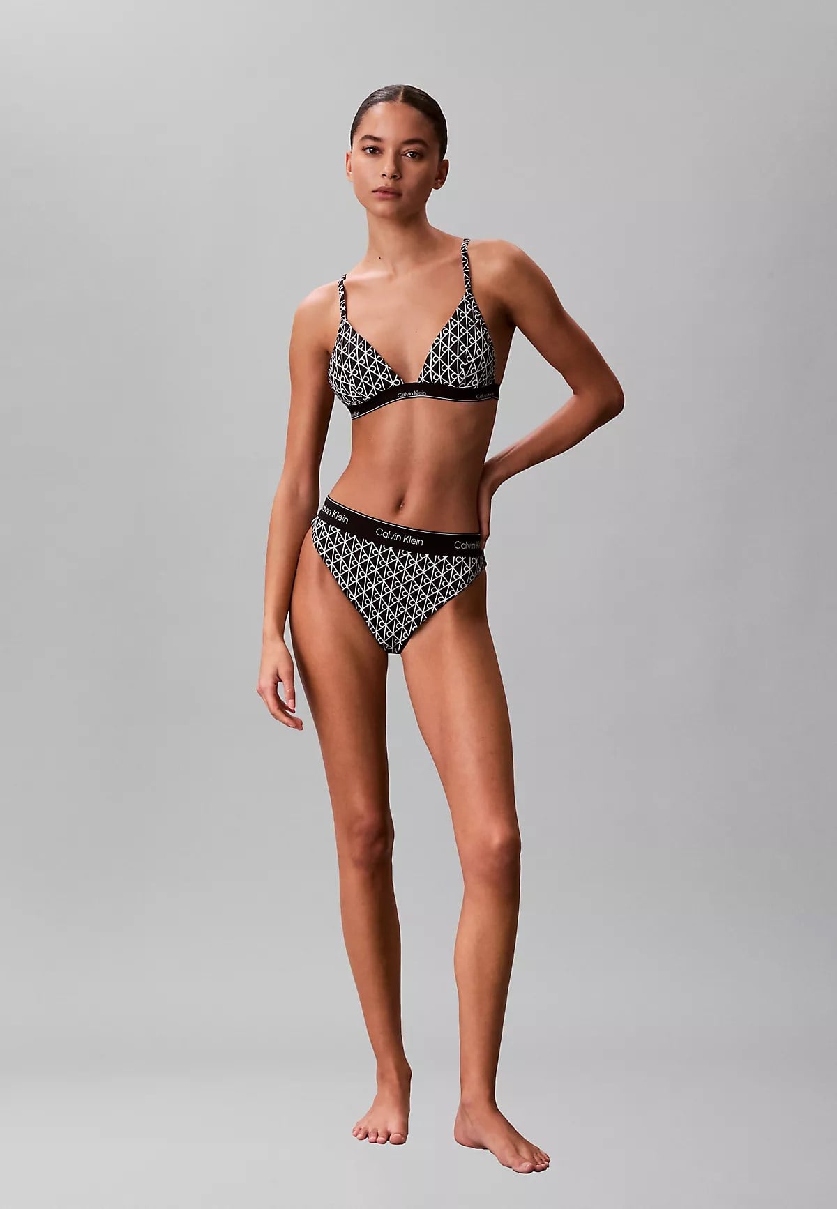 Calvin Klein Calvin Klein Kadın Logo İmzalı Elastik Bel Bantlı Brezilya Kesimi Siyah-Beyaz Bikini Altı LV00Q61131-32N