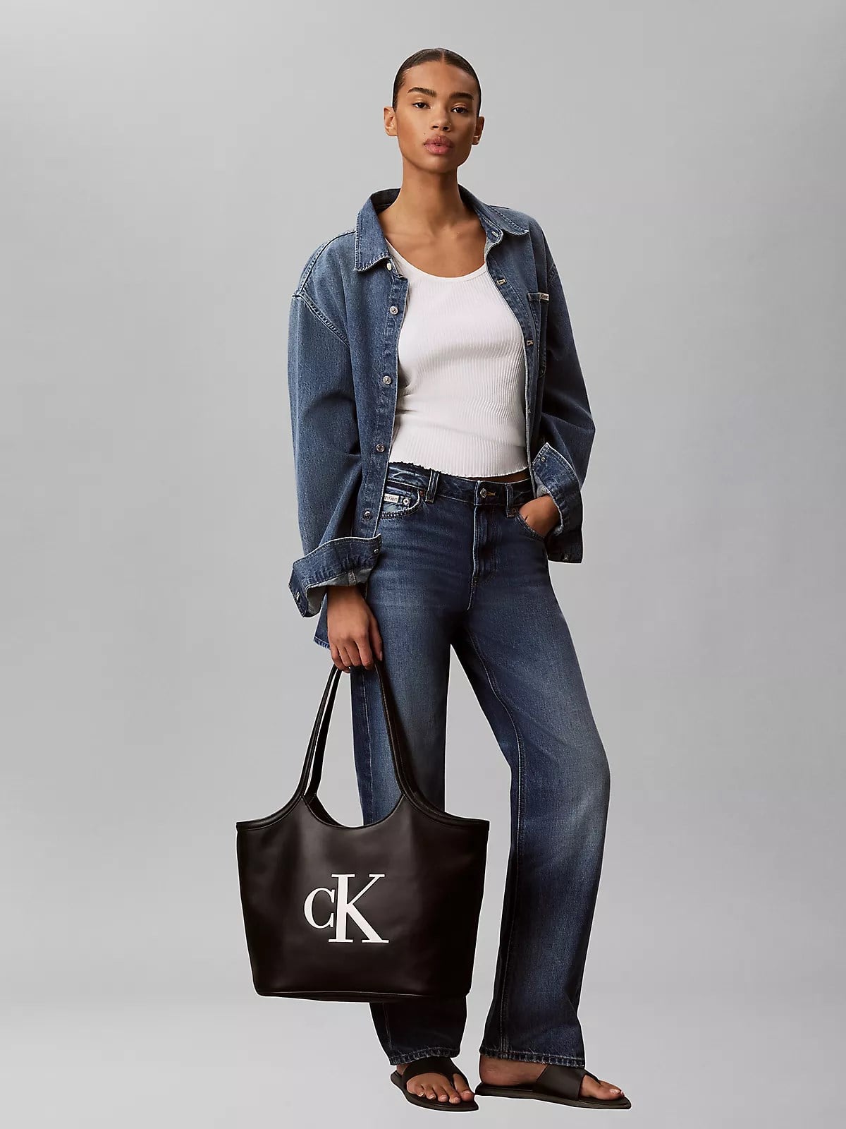 Calvin Klein Calvin Klein Kadın Marka Logolu Düz Deri Kısa Askılı Siyah Çanta LV04F3562G-3L2