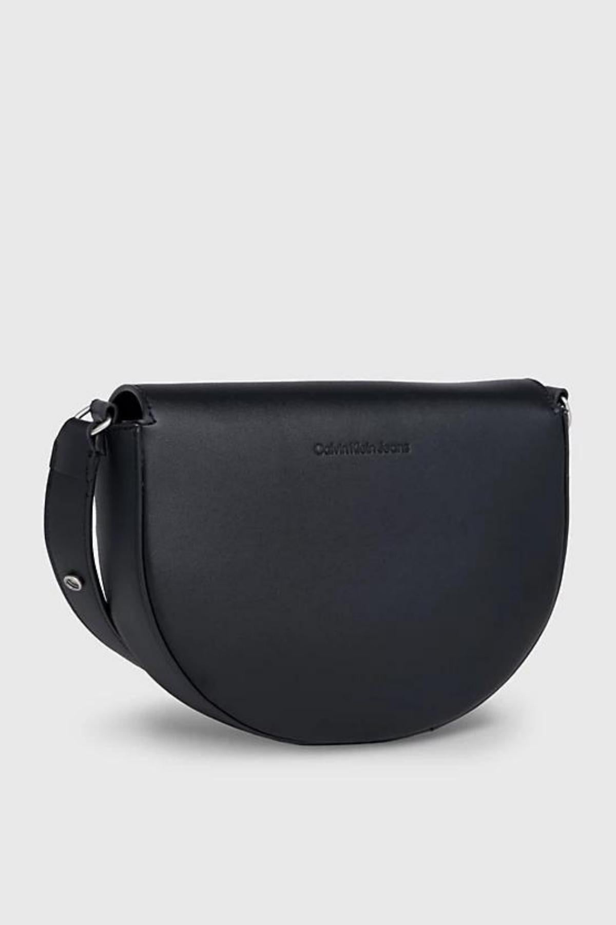 Calvin Klein Calvin Kleın Kadın Marka Logolu Deri Fermuar Kapamalı Bölmeli Siyah Omuz Çantası K60K611223-01F