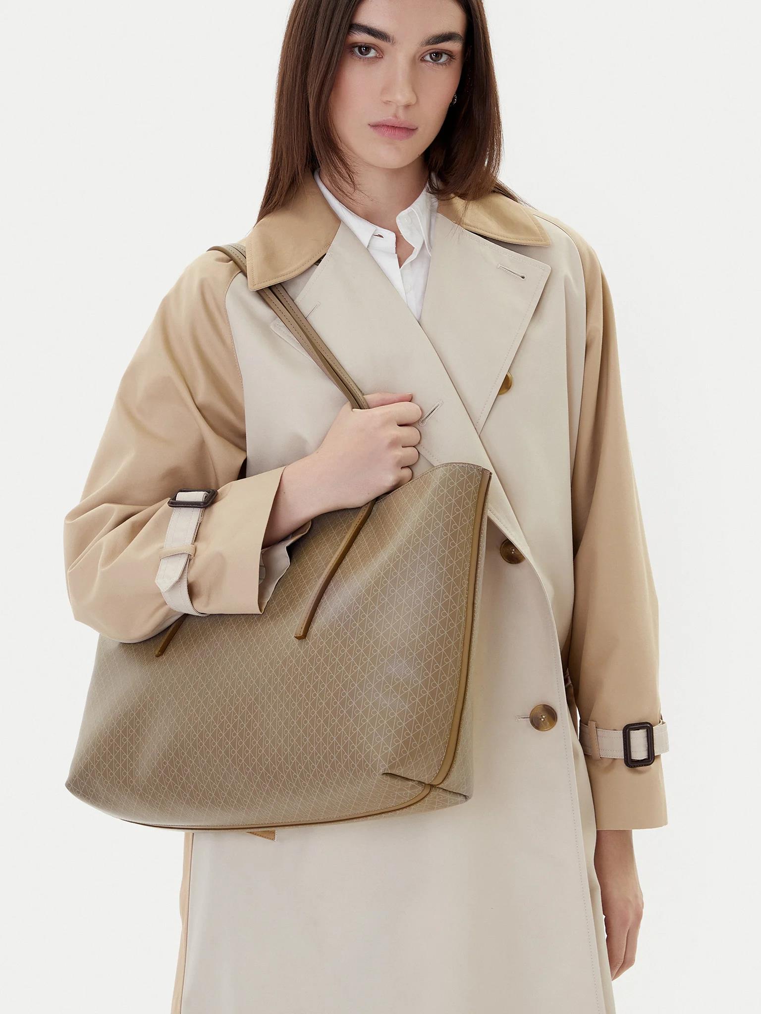 Calvin Klein Calvin Klein Kadın Monogram Logo Desenli Aksesuarlı Bej Omuz Çantası LV04F3266G-3I6