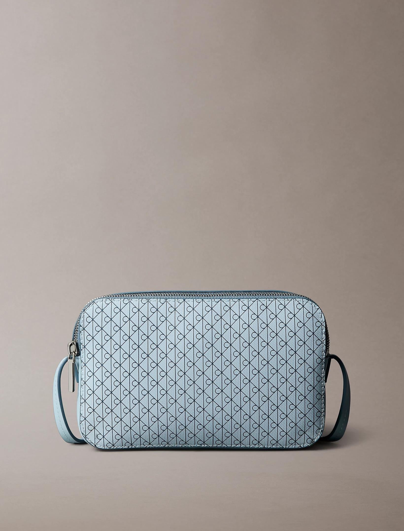 Calvin Klein Calvin Klein Kadın Monogram Logolu Ayarlanabilir Sabit Omuz Askılı Mavi Omuz Çantası LV04F3268G-2XE