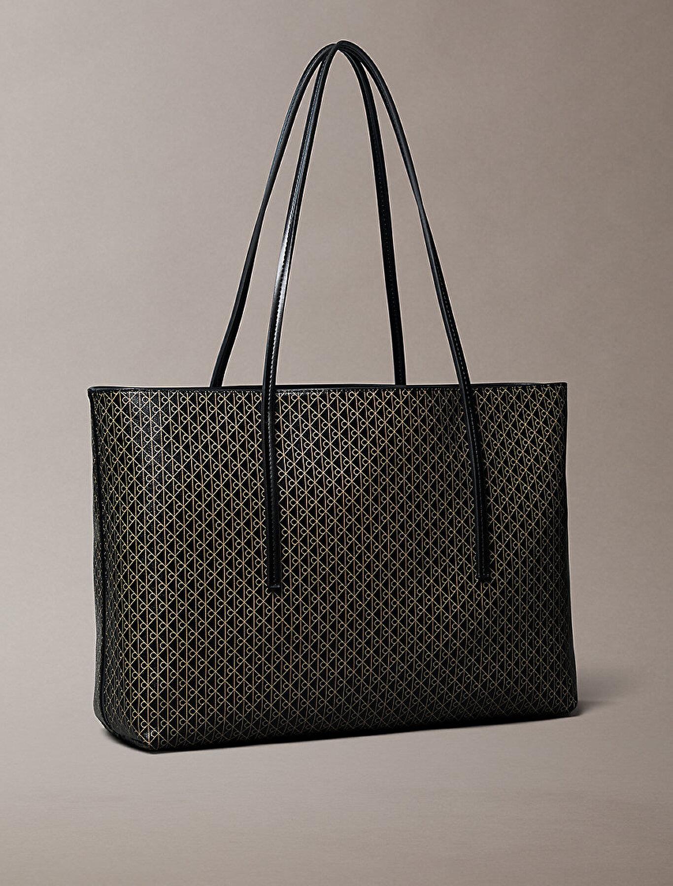 Calvin Klein Calvin Klein Kadın Monogram Logo Desenli Aksesuarlı Siyah Omuz Çantası LV04F3266G-2XA