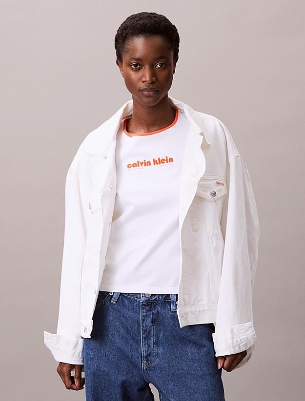 Calvin Klein Calvin Klein Kadın Normal Kalıp Pamuklu Yuvarlak Yakalı Önü Baskılı Kısa Kollu Beyaz T-Shirt LV047C821G-YAA