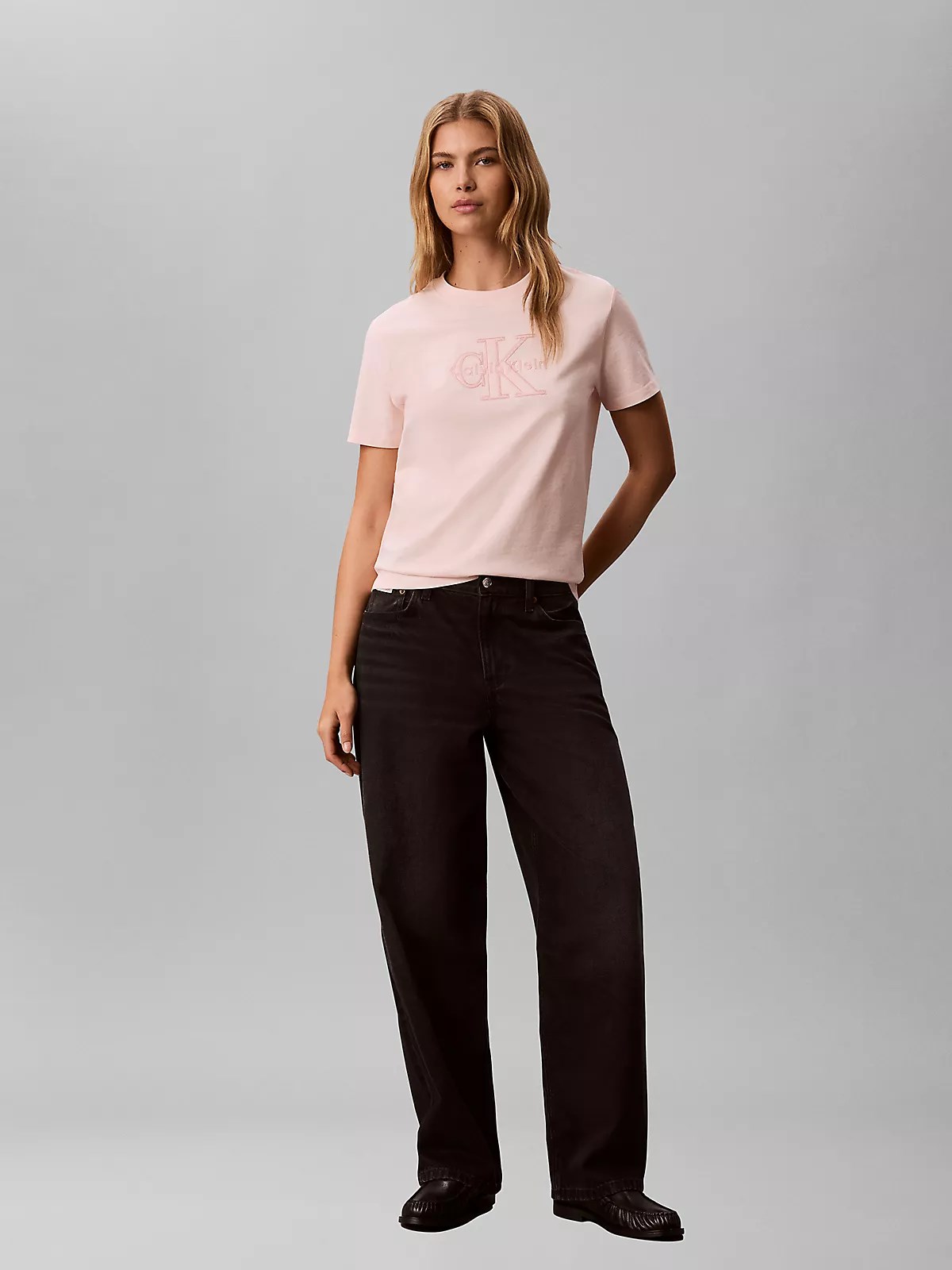 Calvin Klein Calvin Klein Kadın Normal Kesim Logo İşlemeli Pamuklu Yuvarlak Yakalı Kısa Kollu Pembe T-Shirt LV047G829G-VG3