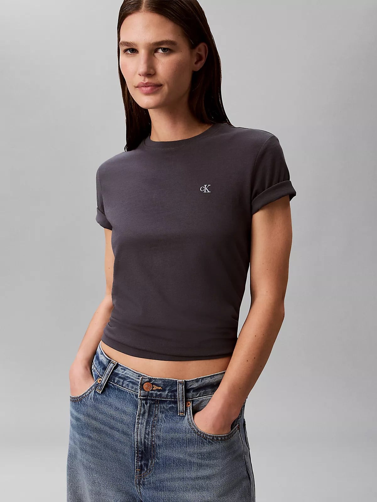 Calvin Klein Calvin Klein Kadın Normal Kesim Pamuklu Yuvarlak Yakalı Kısa Kollu Koyu Gri T-Shirt LV047B224G-4XN