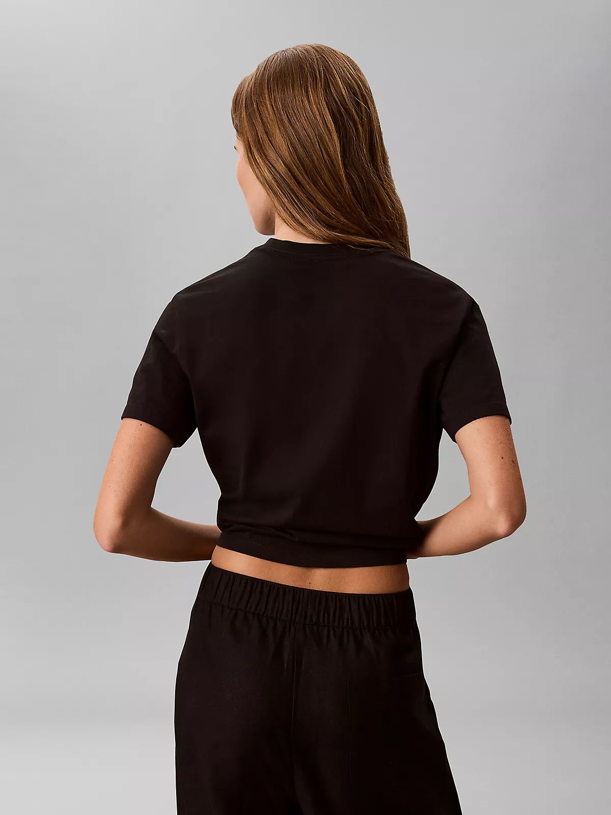 Calvin Klein Calvin Klein Kadın Normal Kesim Pamuklu Yuvarlak Yakalı CK Logo Baskılı Kısa Kollu Siyah T-Shirt LV047G831G-UB1
