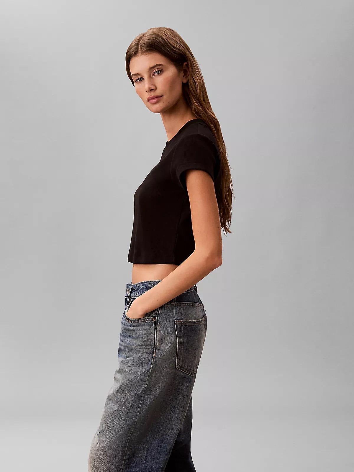 Calvin Klein Calvin Klein Kadın Normal Kalıp Logo Baskılı Yuvarlak Yakalı Pamuklu Kısa Kollu Crop Siyah T-Shirt LV047G828G-UB1