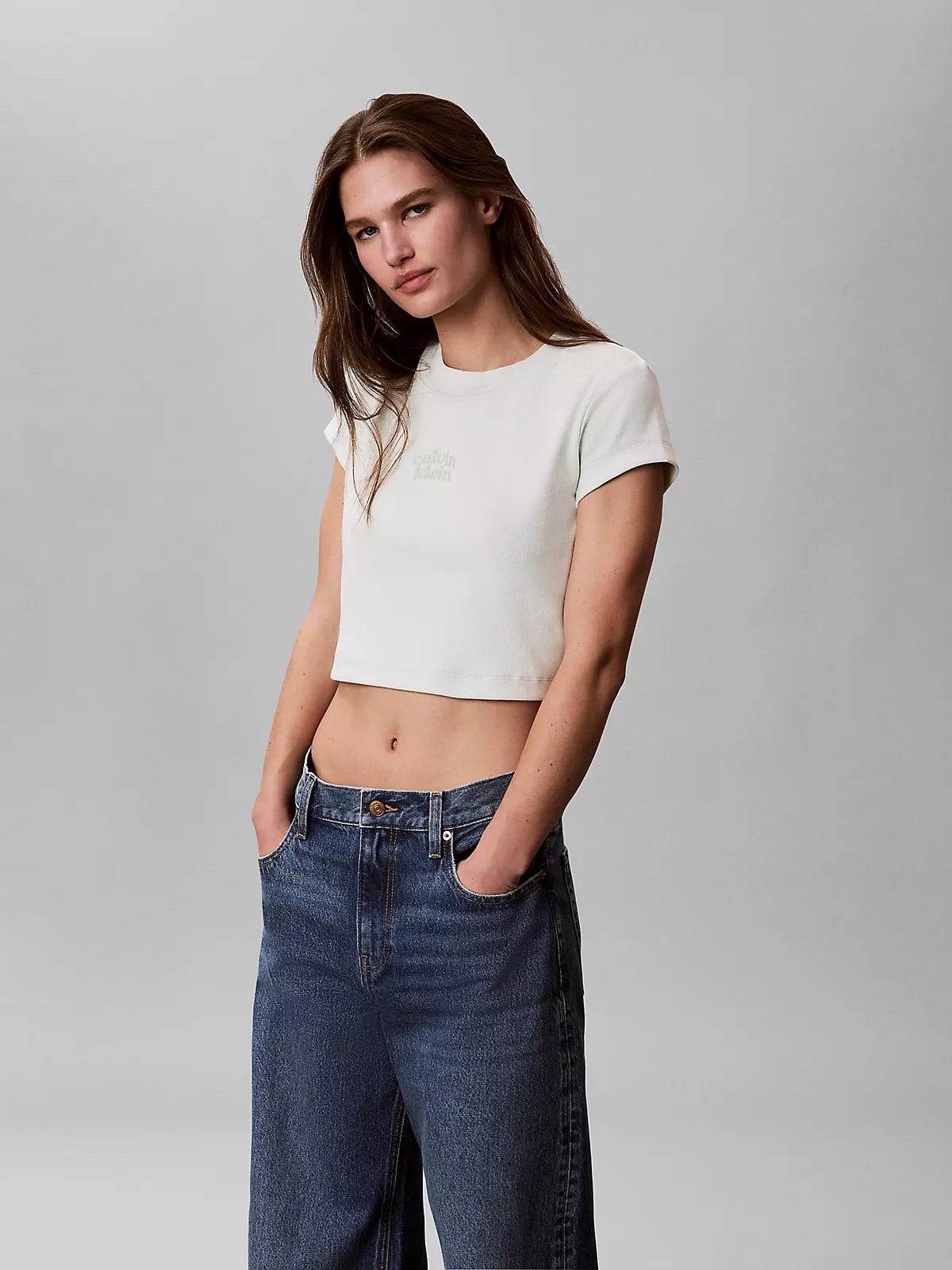 Calvin Klein Calvin Klein Kadın Normal Kalıp Logo Baskılı Yuvarlak Yakalı Pamuklu Kısa Kollu Crop Krem T-Shirt LV047G828G-4C8