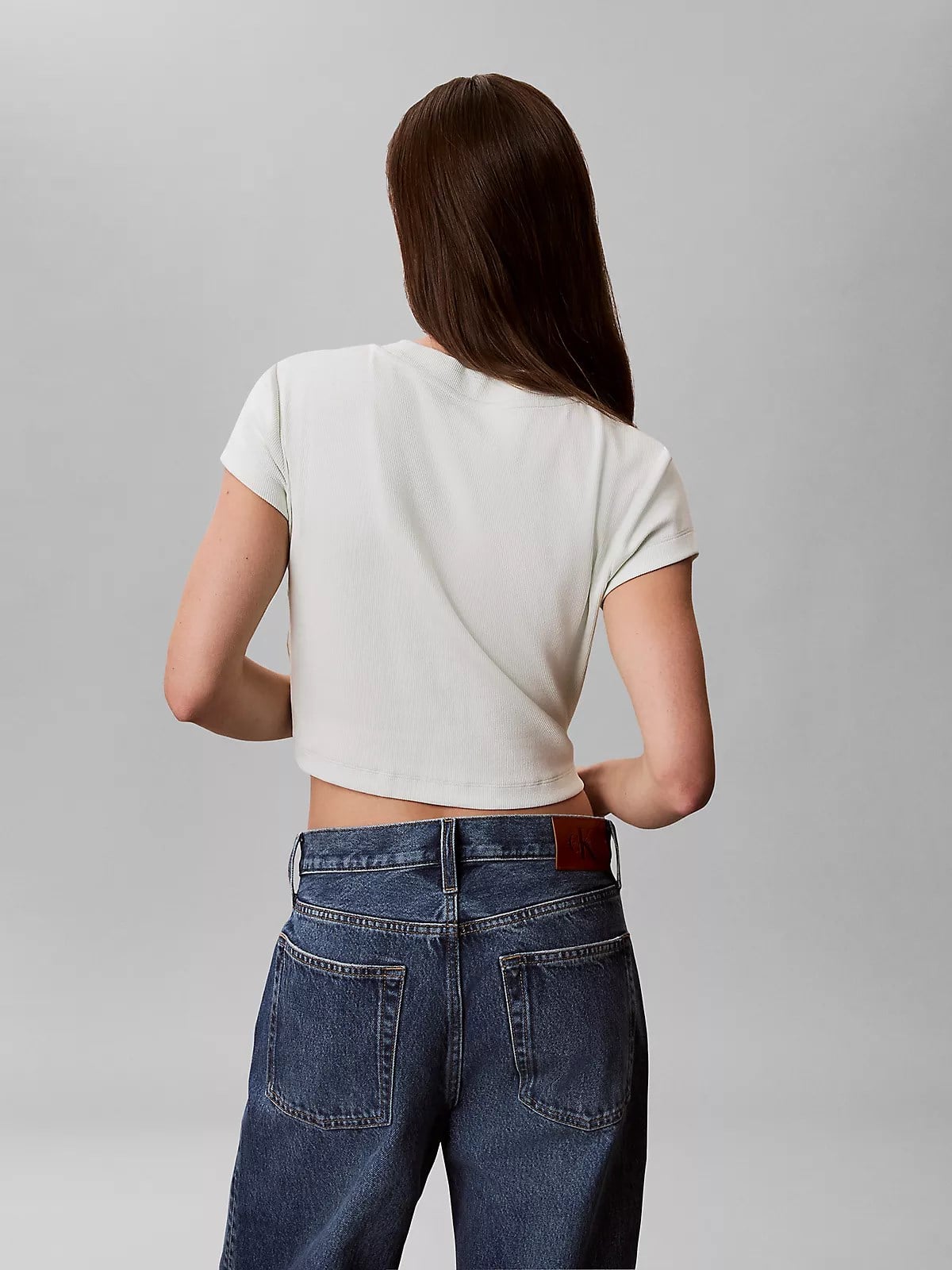 Calvin Klein Calvin Klein Kadın Normal Kalıp Logo Baskılı Yuvarlak Yakalı Pamuklu Kısa Kollu Crop Krem T-Shirt LV047G828G-4C8