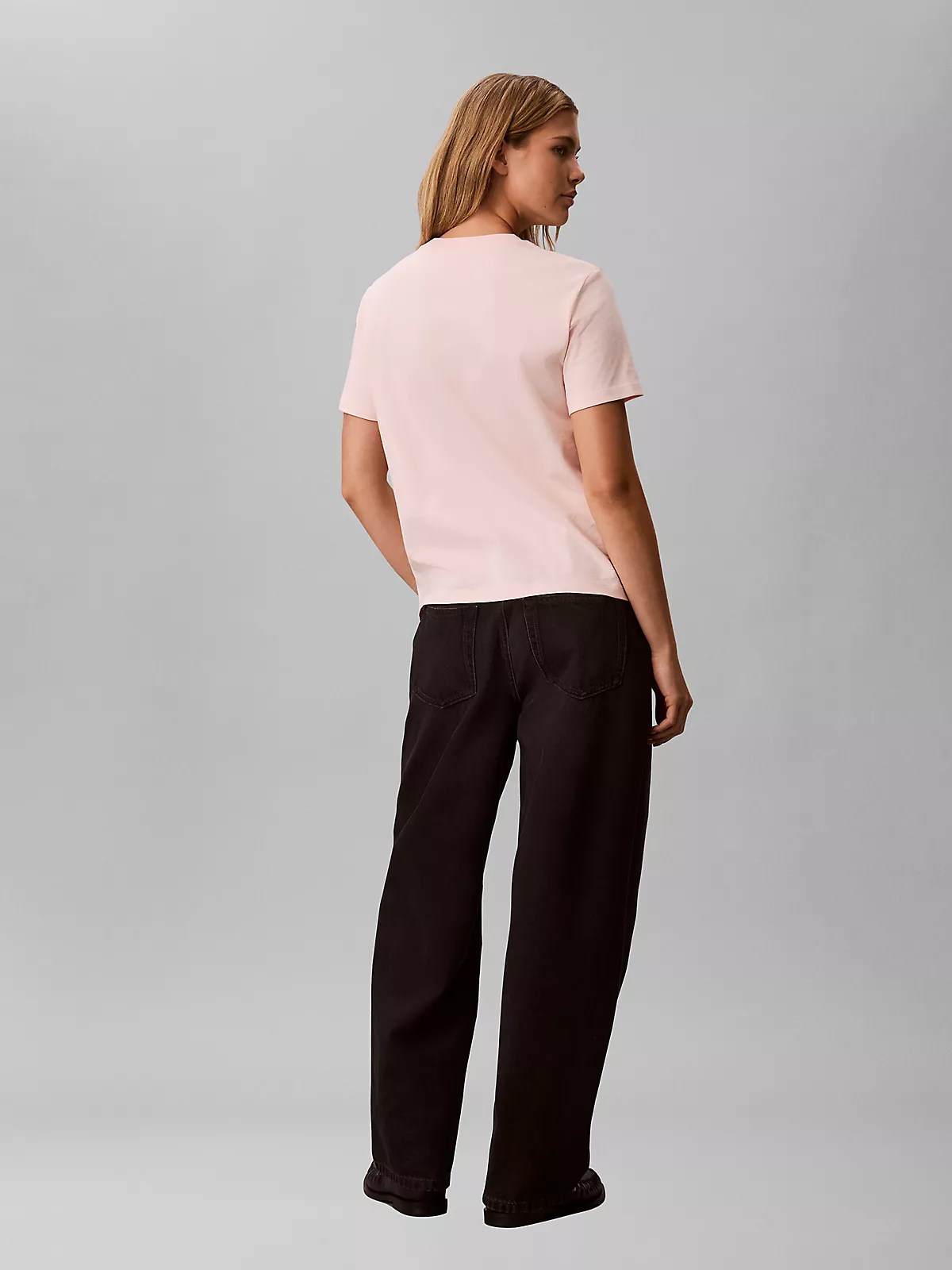 Calvin Klein Calvin Klein Kadın Normal Kesim Logo İşlemeli Pamuklu Yuvarlak Yakalı Kısa Kollu Pembe T-Shirt LV047G829G-VG3
