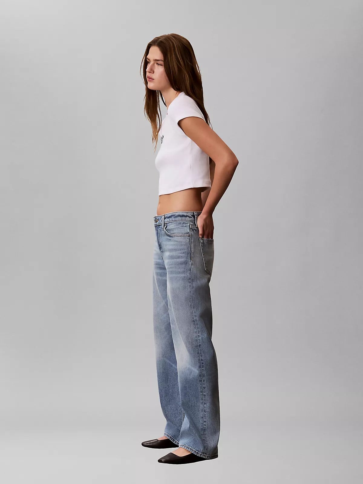 Calvin Klein Calvin Klein Kadın Normal Kalıp Logo Baskılı Yuvarlak Yakalı Pamuklu Kısa Kollu Crop Beyaz T-Shirt LV047G828G-YAF