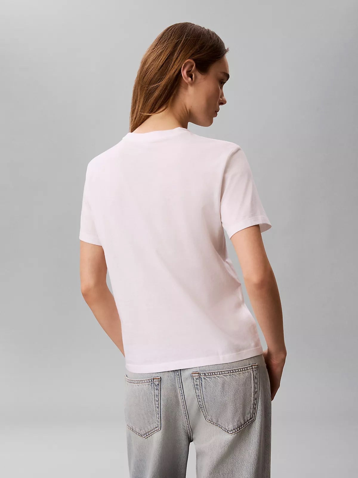 Calvin Klein Calvin Klein Kadın Normal Kesim Pamuklu Yuvarlak Yakalı CK Logo Baskılı Kısa Kollu Beyaz T-Shirt LV047G831G-YAF