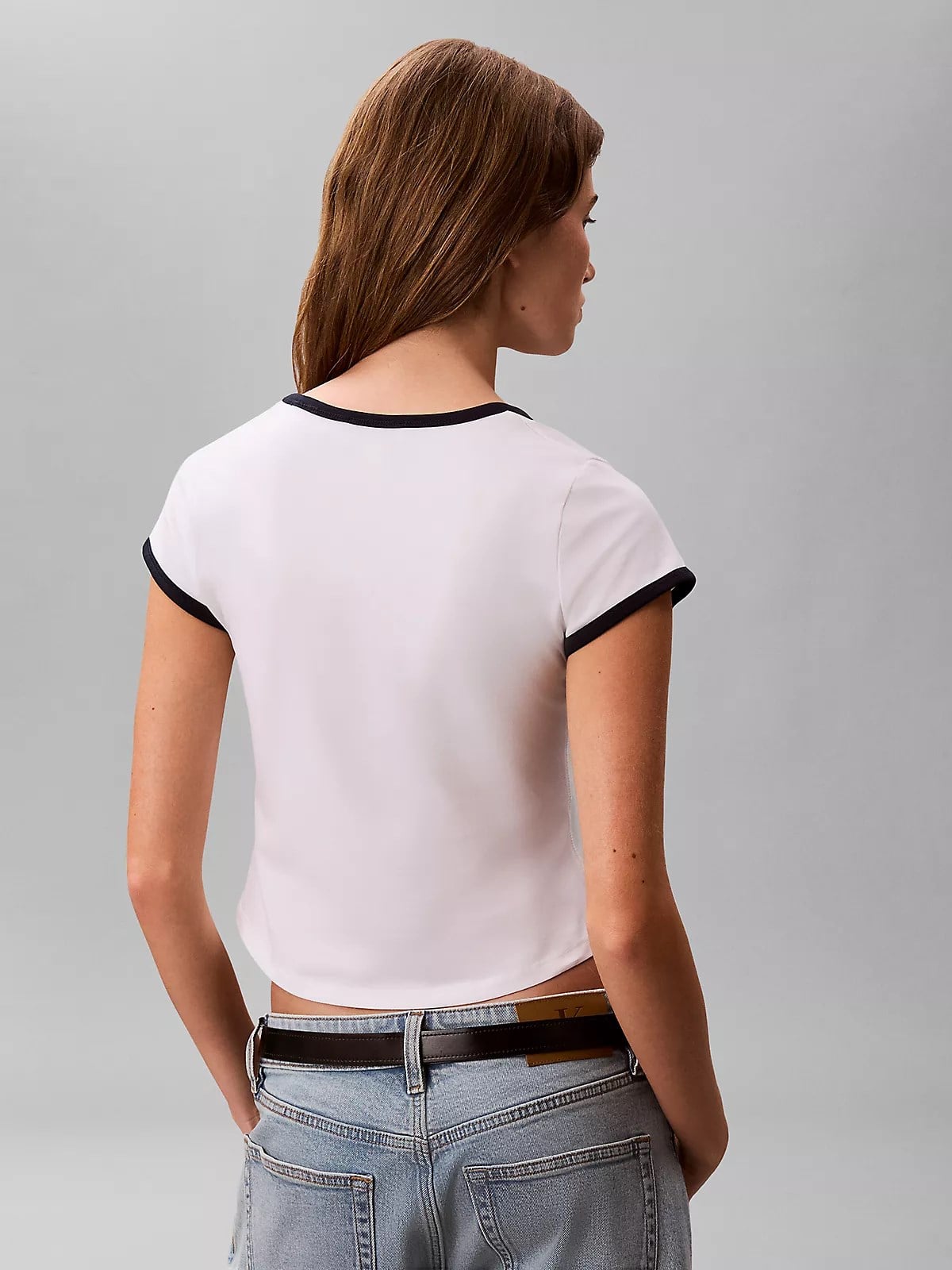 Calvin Klein Calvin Klein Kadın Normal Kalıp Yuvarlak Yakalı Logo Detaylı Kısa Kollu Crop Beyaz T-Shirt LV047G220G-YAF