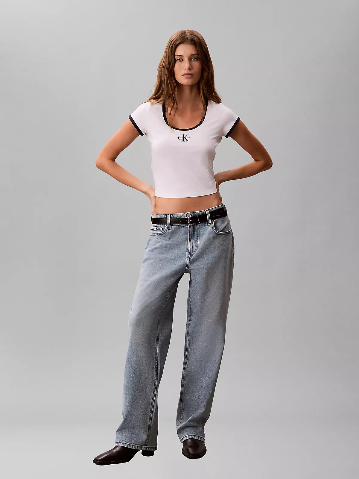 Calvin Klein Calvin Klein Kadın Normal Kalıp Yuvarlak Yakalı Logo Detaylı Kısa Kollu Crop Beyaz T-Shirt LV047G220G-YAF
