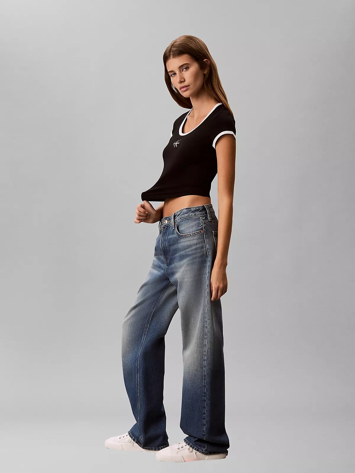 Calvin Klein Calvin Klein Kadın Normal Kalıp Yuvarlak Yakalı Logo Detaylı Kısa Kollu Crop Siyah T-Shirt LV047G220G-UB1