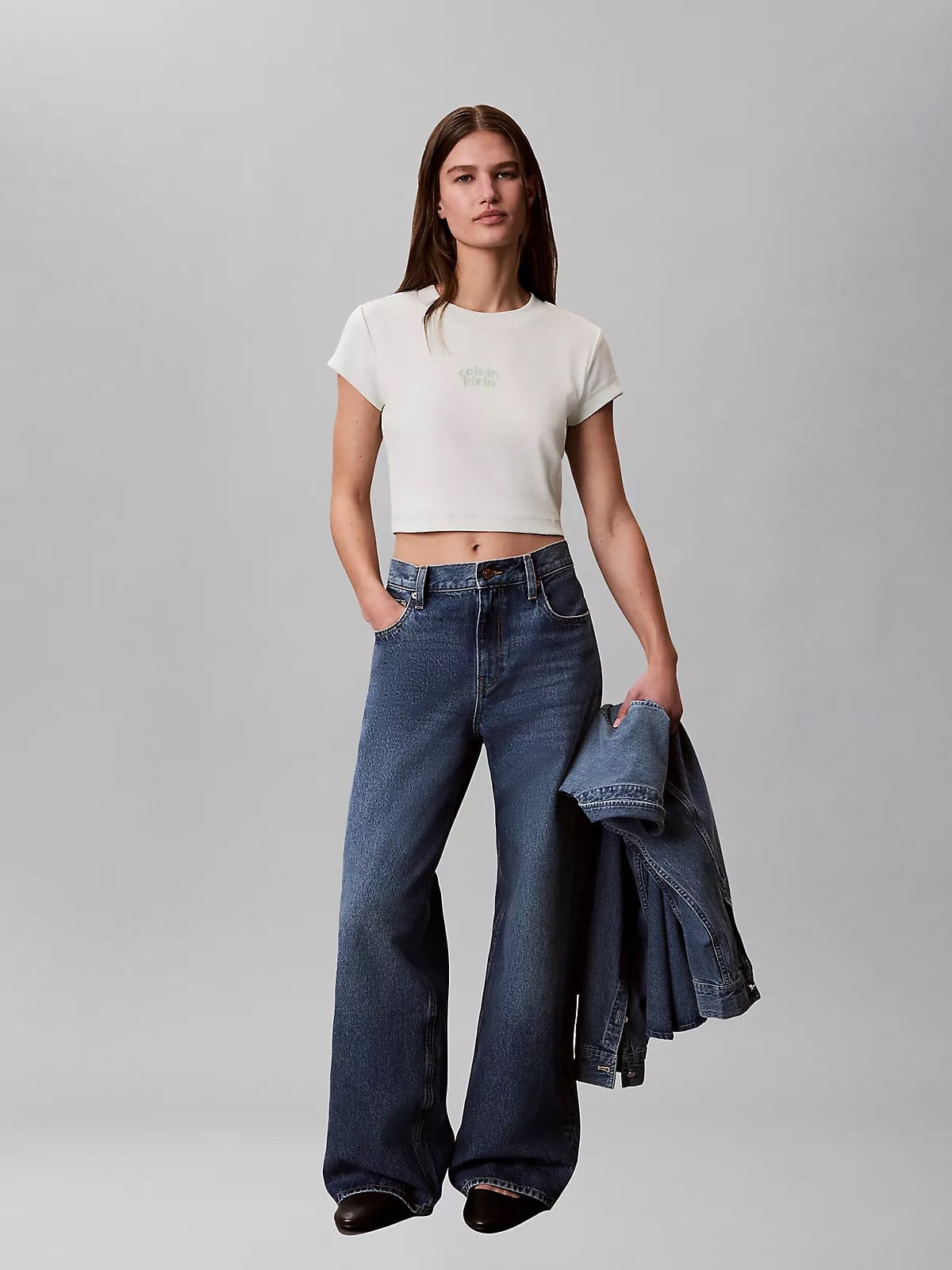 Calvin Klein Calvin Klein Kadın Normal Kalıp Logo Baskılı Yuvarlak Yakalı Pamuklu Kısa Kollu Crop Krem T-Shirt LV047G828G-4C8