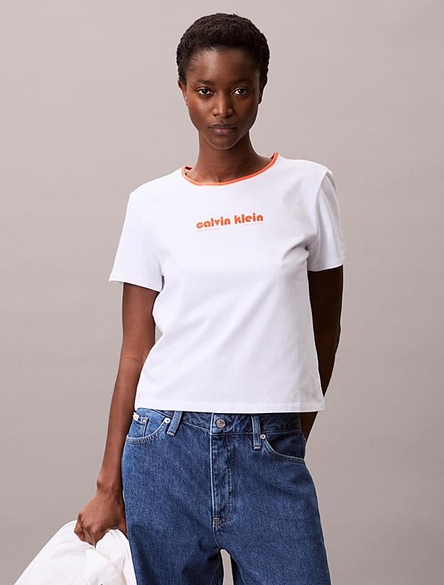 Calvin Klein Calvin Klein Kadın Normal Kalıp Pamuklu Yuvarlak Yakalı Önü Baskılı Kısa Kollu Beyaz T-Shirt LV047C821G-YAA