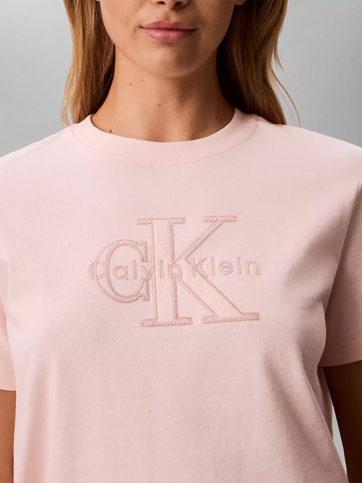 Calvin Klein Calvin Klein Kadın Normal Kesim Logo İşlemeli Pamuklu Yuvarlak Yakalı Kısa Kollu Pembe T-Shirt LV047G829G-VG3