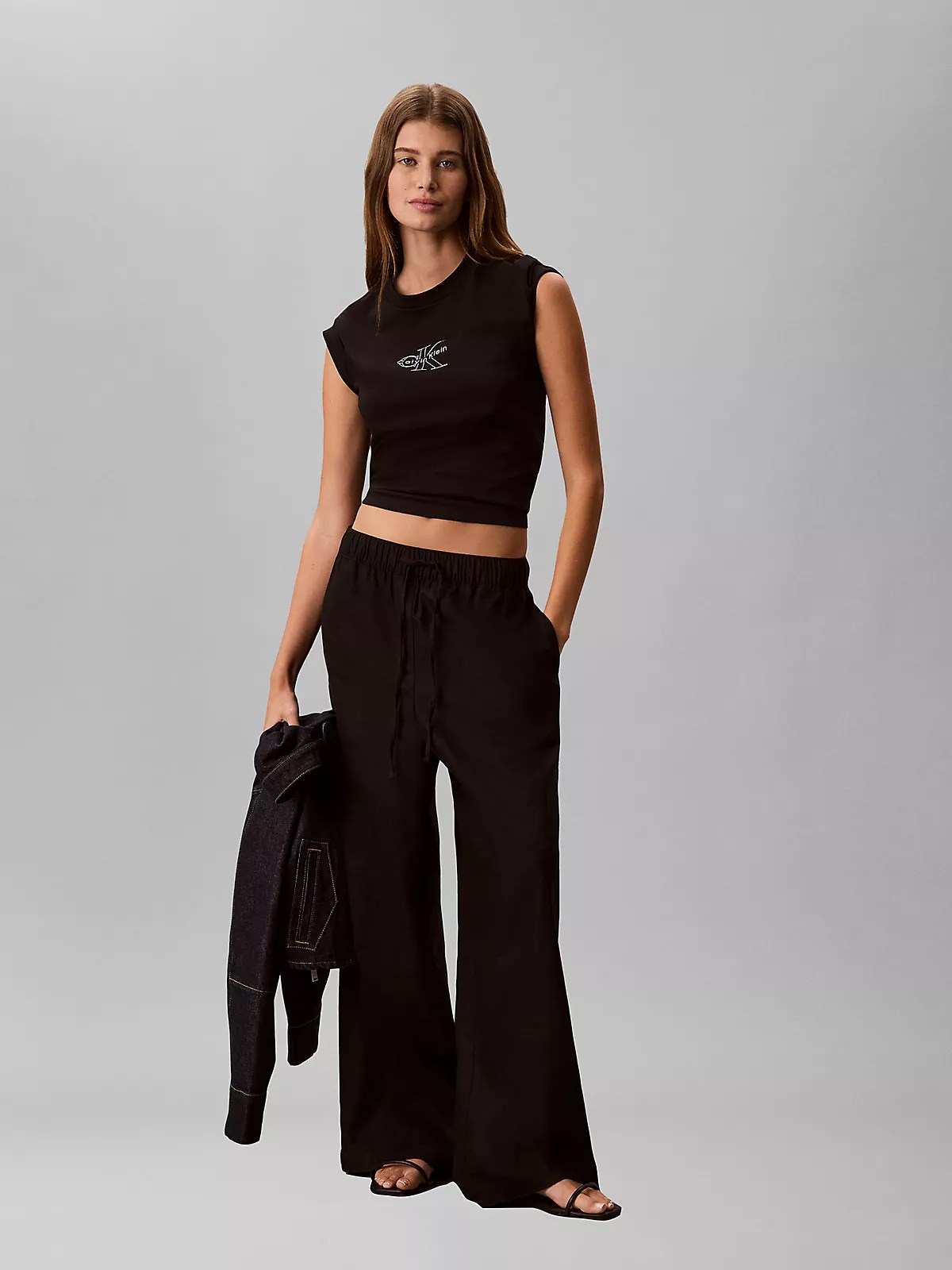 Calvin Klein Calvin Klein Kadın Normal Kesim Pamuklu Yuvarlak Yakalı CK Logo Baskılı Kısa Kollu Siyah T-Shirt LV047G831G-UB1