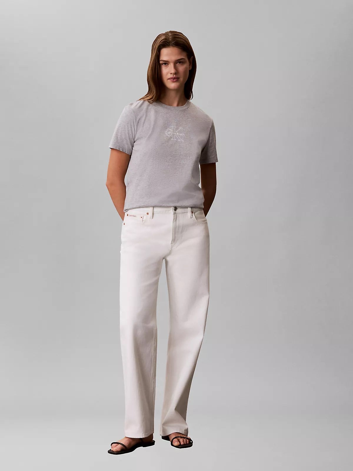 Calvin Klein Calvin Klein Kadın Normal Kesim Pamuklu Yuvarlak Yakalı CK Logo Baskılı Kısa Kollu Gri T-Shirt LV047G831G-P79