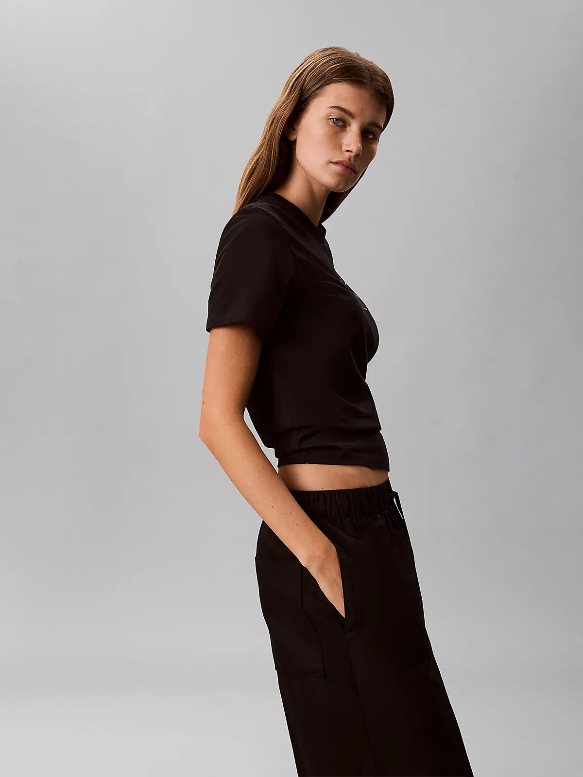 Calvin Klein Calvin Klein Kadın Normal Kesim Pamuklu Yuvarlak Yakalı CK Logo Baskılı Kısa Kollu Siyah T-Shirt LV047G831G-UB1