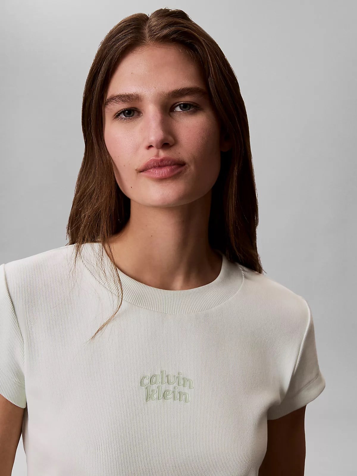 Calvin Klein Calvin Klein Kadın Normal Kalıp Logo Baskılı Yuvarlak Yakalı Pamuklu Kısa Kollu Crop Krem T-Shirt LV047G828G-4C8
