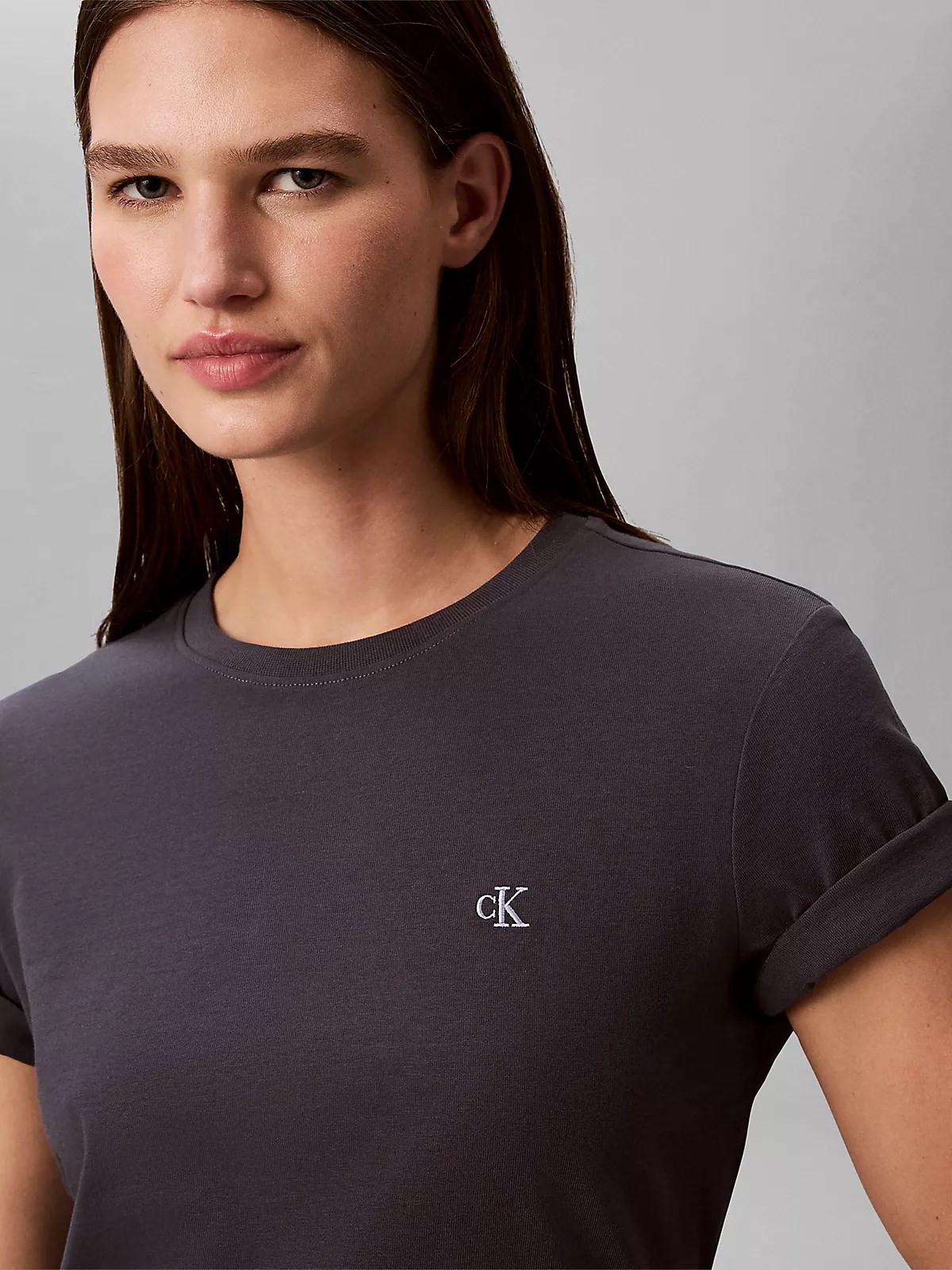 Calvin Klein Calvin Klein Kadın Normal Kesim Pamuklu Yuvarlak Yakalı Kısa Kollu Koyu Gri T-Shirt LV047B224G-4XN