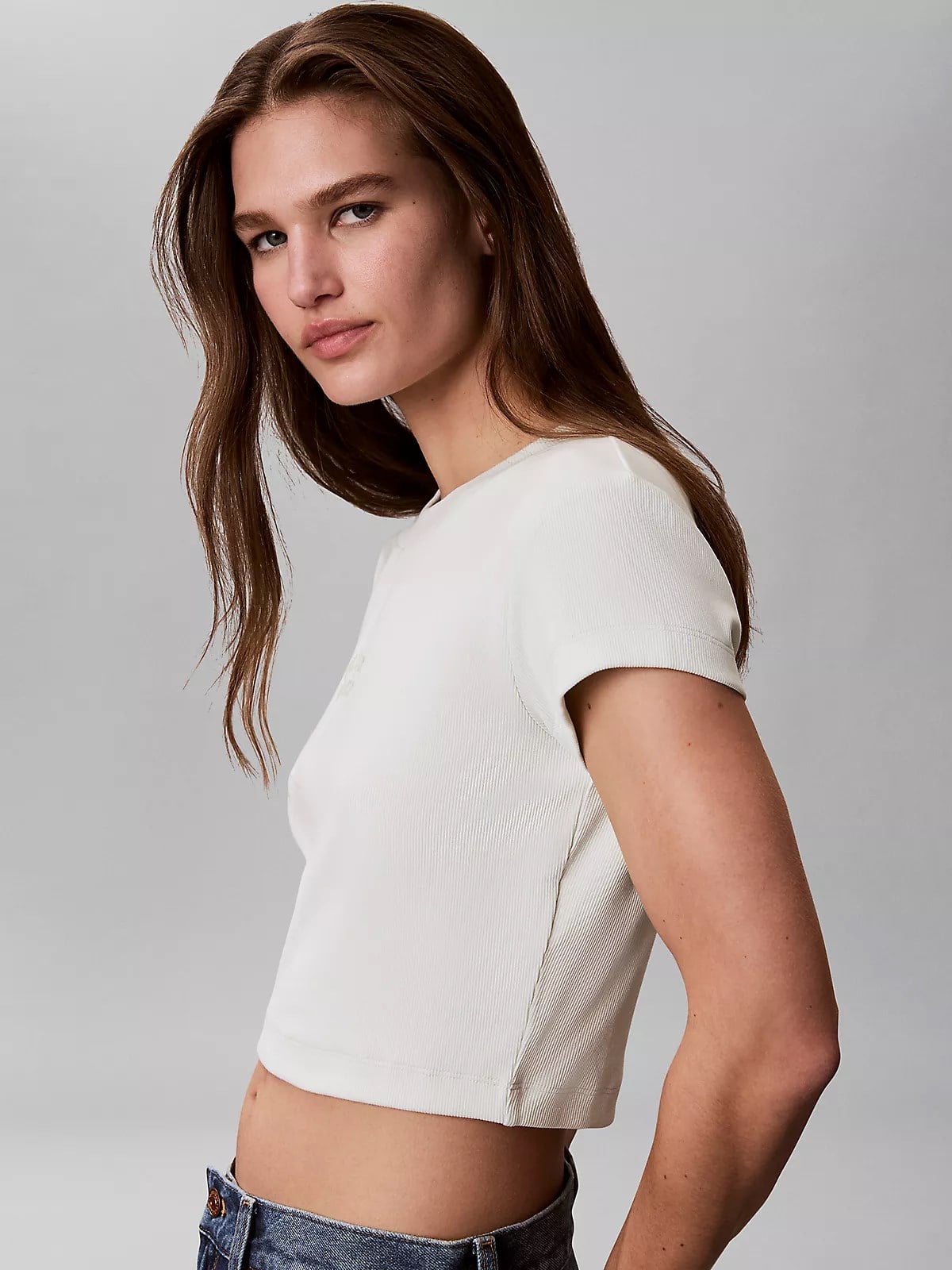 Calvin Klein Calvin Klein Kadın Normal Kalıp Logo Baskılı Yuvarlak Yakalı Pamuklu Kısa Kollu Crop Krem T-Shirt LV047G828G-4C8