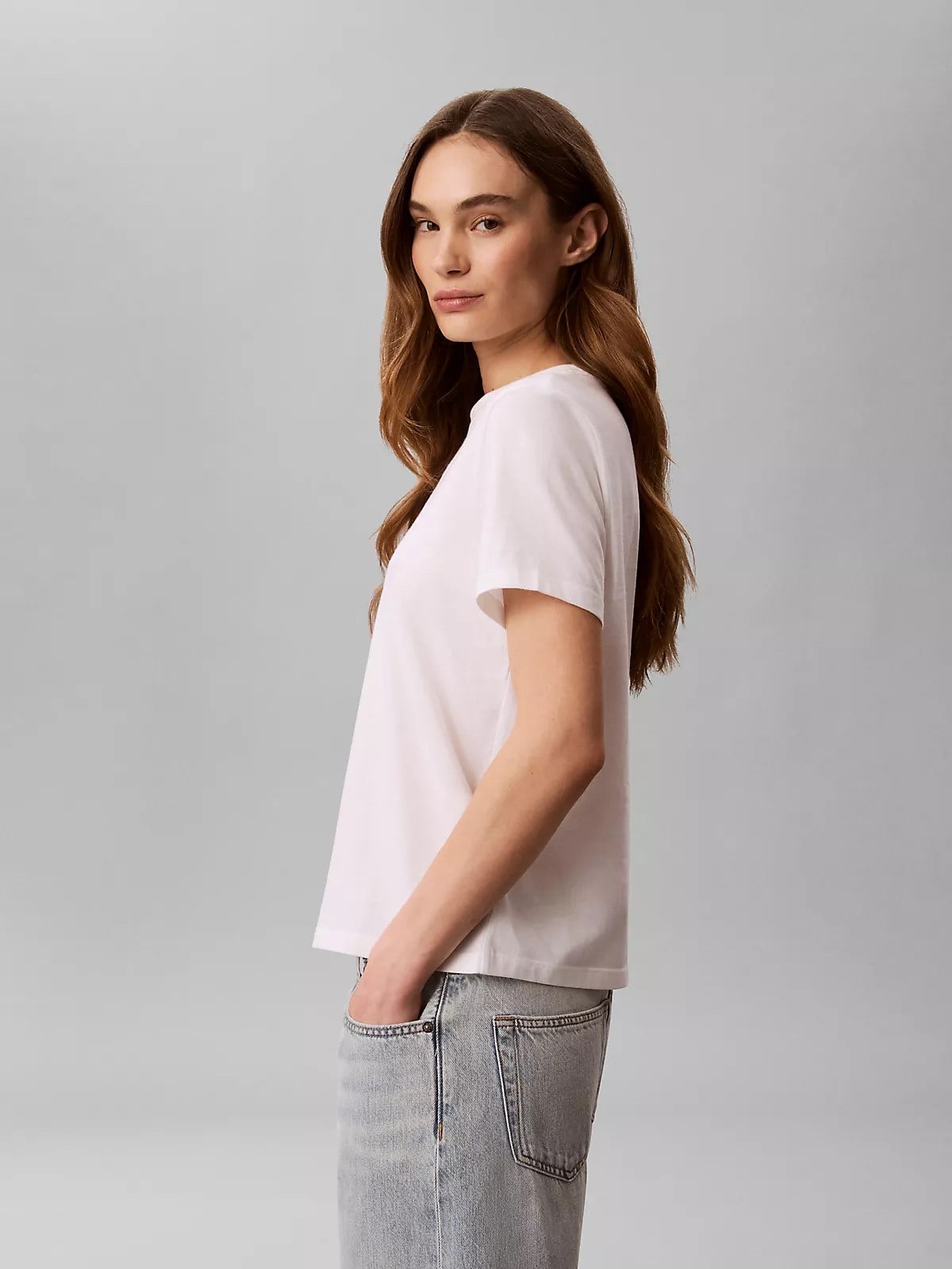 Calvin Klein Calvin Klein Kadın Normal Kesim Pamuklu Yuvarlak Yakalı CK Logo Baskılı Kısa Kollu Beyaz T-Shirt LV047G831G-YAF