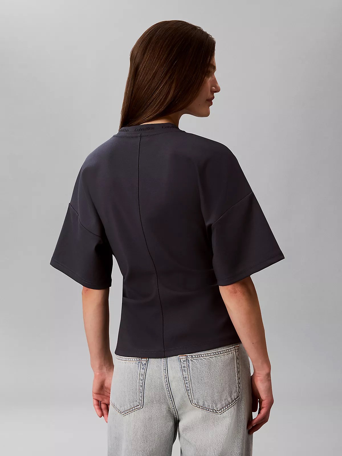 Calvin Klein Calvin Klein Kadın Pamuklu Rahat Kalıp Yuvarlak Yakalı Kısa Kollu Lacivert T-Shirt LV047G235G-CGE
