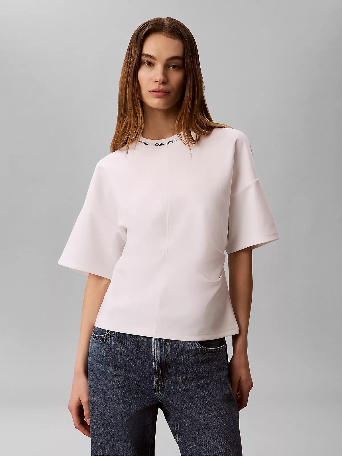 Calvin Klein Calvin Klein Kadın Pamuklu Rahat Kalıp Yuvarlak Yakalı Kısa Kollu Beyaz T-Shirt LV047G235G-YAF