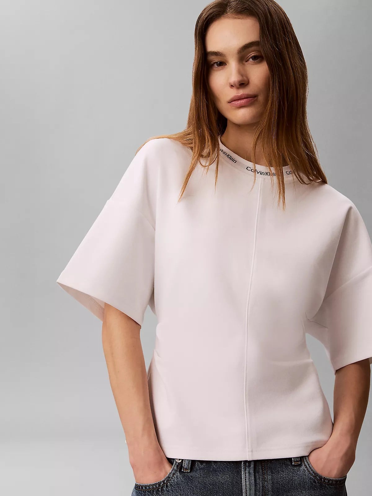 Calvin Klein Calvin Klein Kadın Pamuklu Rahat Kalıp Yuvarlak Yakalı Kısa Kollu Beyaz T-Shirt LV047G235G-YAF