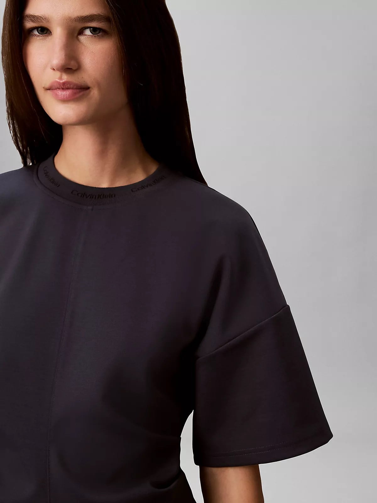 Calvin Klein Calvin Klein Kadın Pamuklu Rahat Kalıp Yuvarlak Yakalı Kısa Kollu Lacivert T-Shirt LV047G235G-CGE