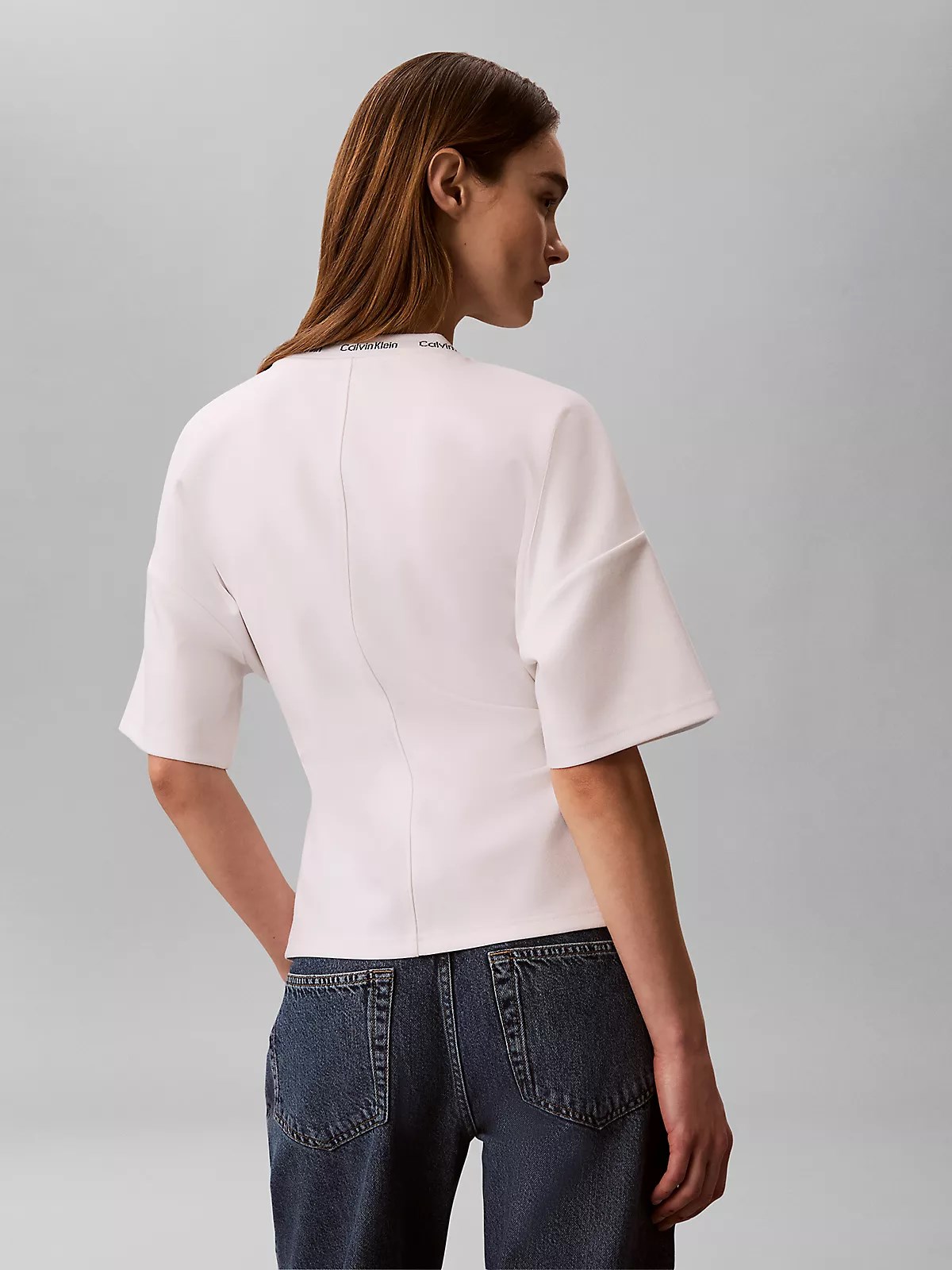 Calvin Klein Calvin Klein Kadın Pamuklu Rahat Kalıp Yuvarlak Yakalı Kısa Kollu Beyaz T-Shirt LV047G235G-YAF