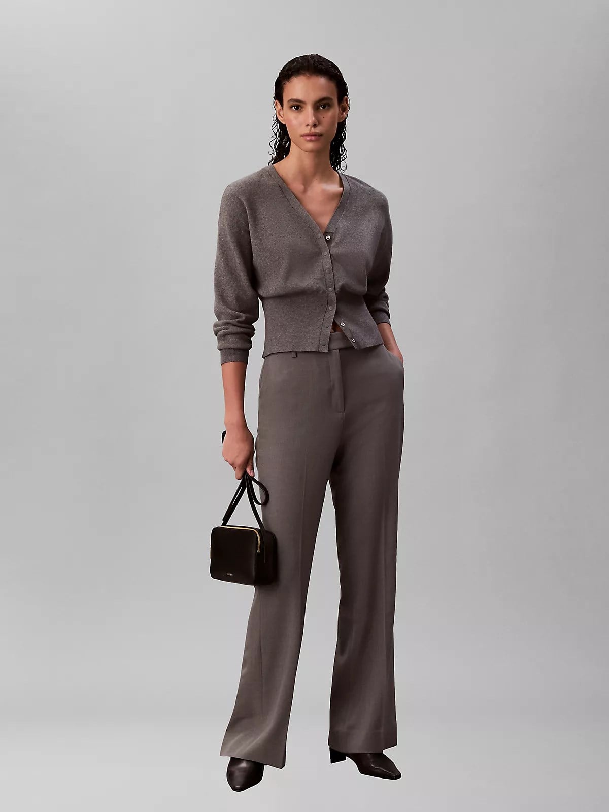 Calvin Klein Calvin Klein Kadın Parlak Deri Fermuar Kapama Ayarlanabilir Askı CK Yazı Desen Siyah Çanta LV04F3276G-332