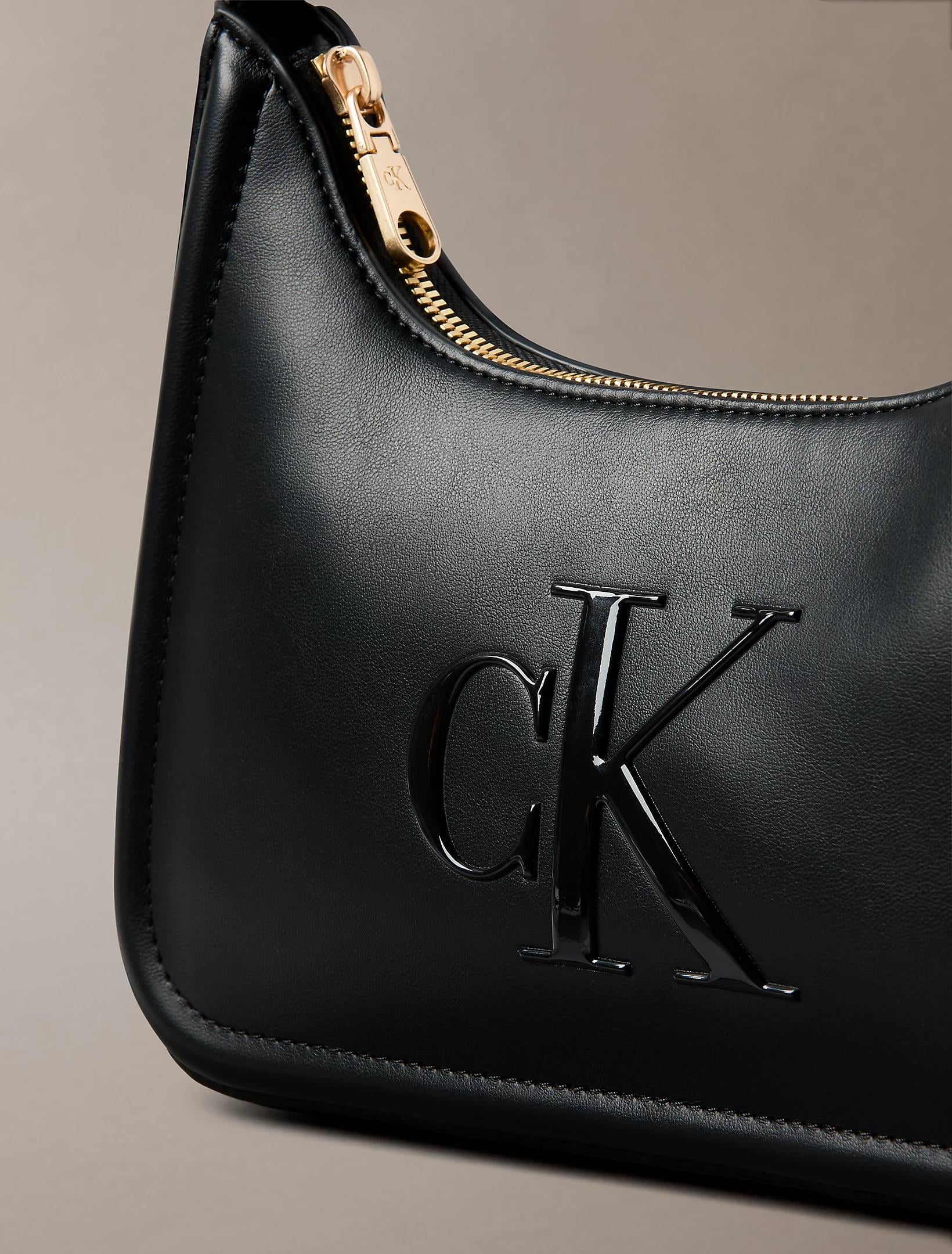 Calvin Klein Calvin Klein Kadın Parlak CK Logolu Kısa Askılı Siyah Omuz Çantası LV04F3230G-UB1