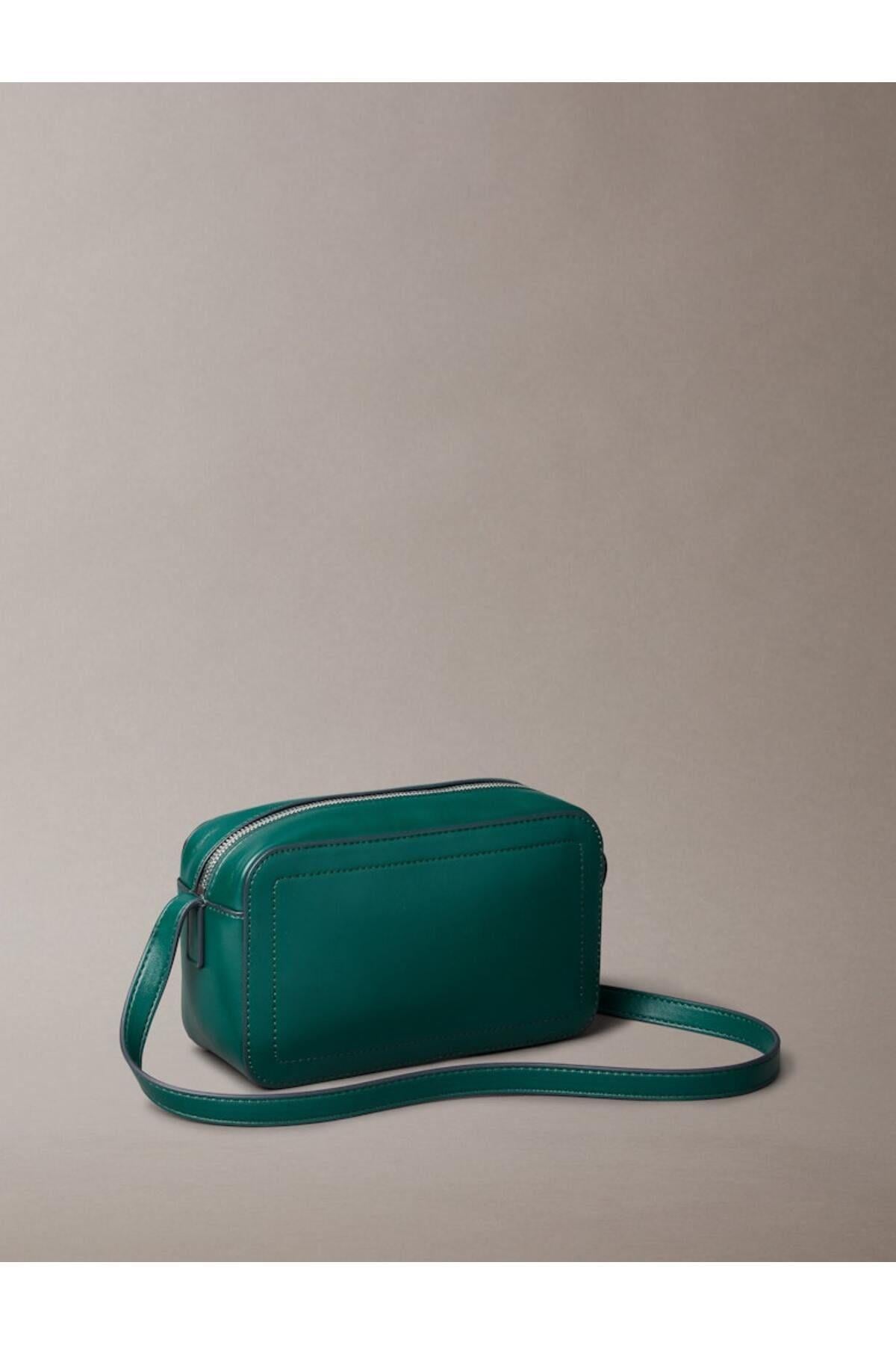 Calvin Klein Calvin Klein Kadın Parlak CK Logolu Fermuarlı Ayarlanabilir Omuz Askılı Yeşil Omuz Çantası LV04F3220G-L8H