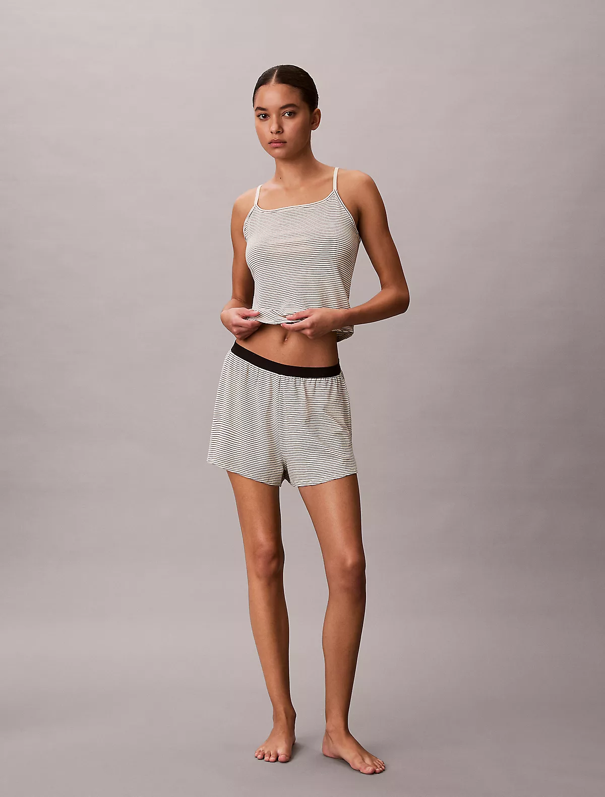 Calvin Klein Calvin Klein Kadın Rahat Kalıp Beli Lastikli Kısa Ekru Şort LV00QS7614-58V