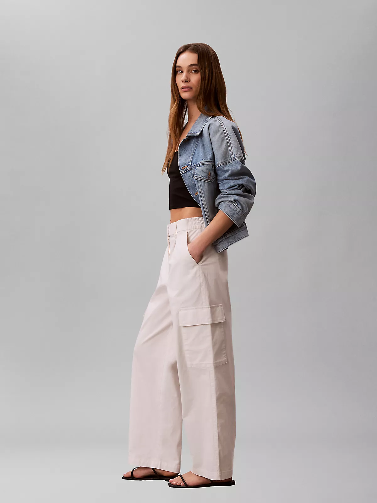 Calvin Klein Calvin Klein Kadın Rahat Kalıp Beli Lastikli Cep Detaylı Geniş Paçalı Beyaz Pantolon LV047F623G-YAS