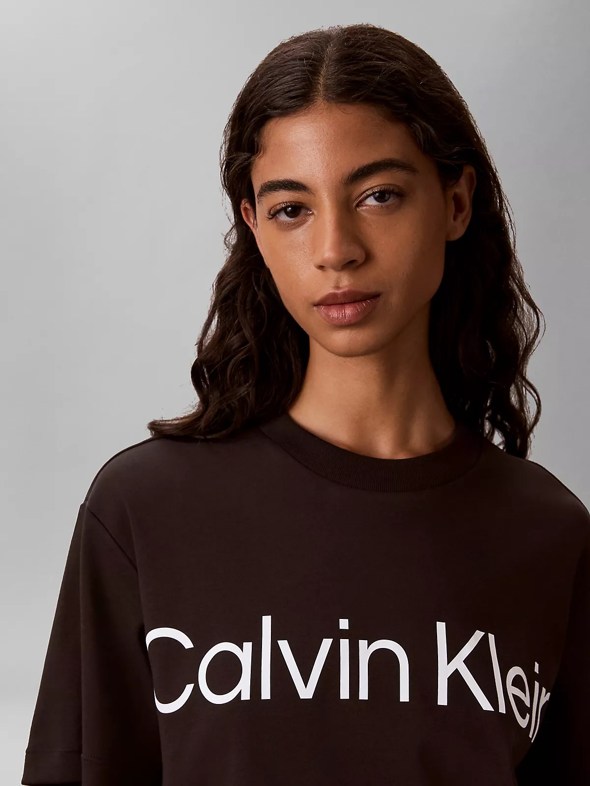 Calvin Klein Calvin Klein Kadın Rahat Kalıp Logo Baskılı Yuvarlak Yakalı Kısa Kollu Siyah T-Shirt LV047G839G-UB1