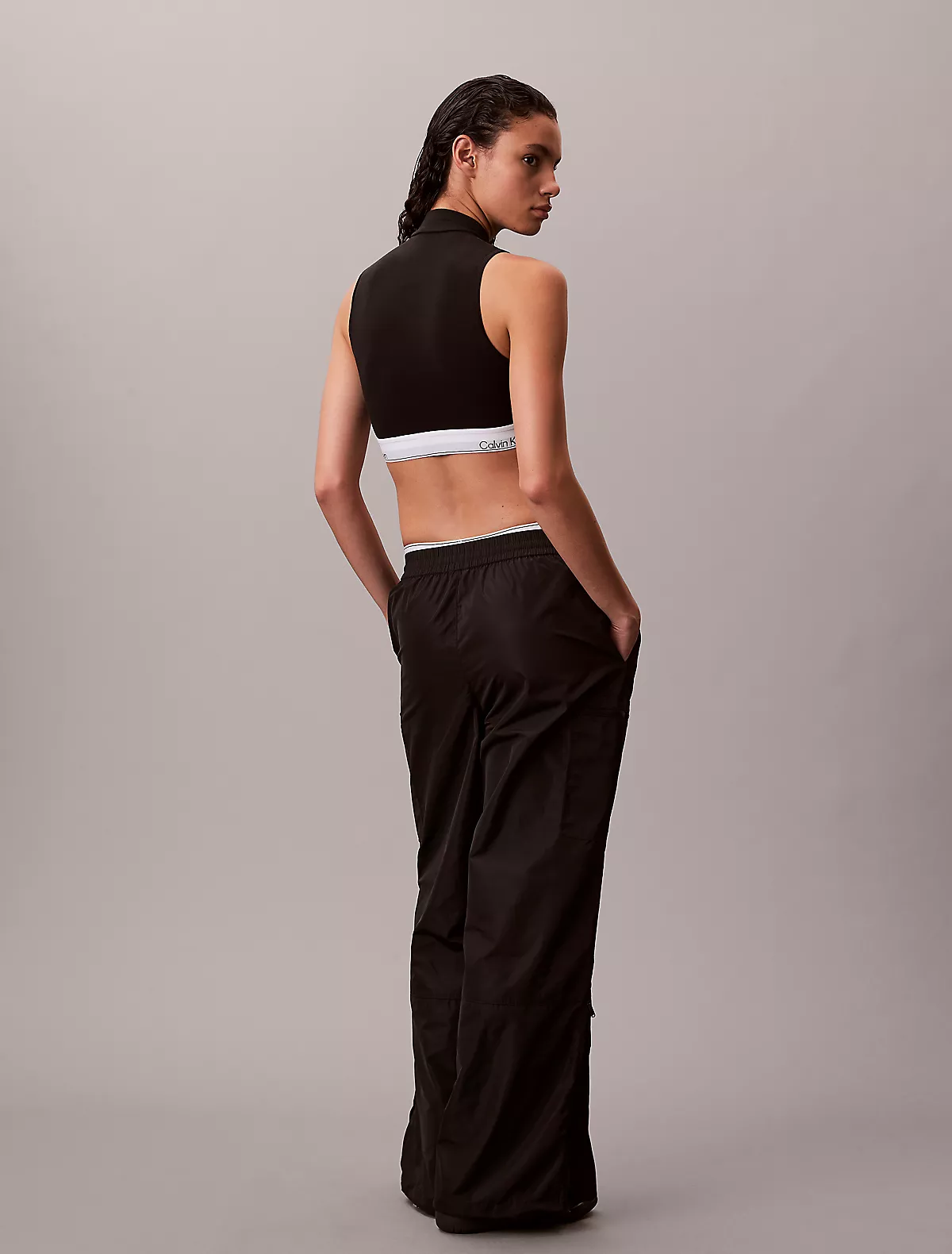 Calvin Klein Calvin Klein Kadın Rahat Kesim Yüksek Bel Geniş ve Fermuarlı Paçalı Siyah Pantolon LV044E662G-UB1