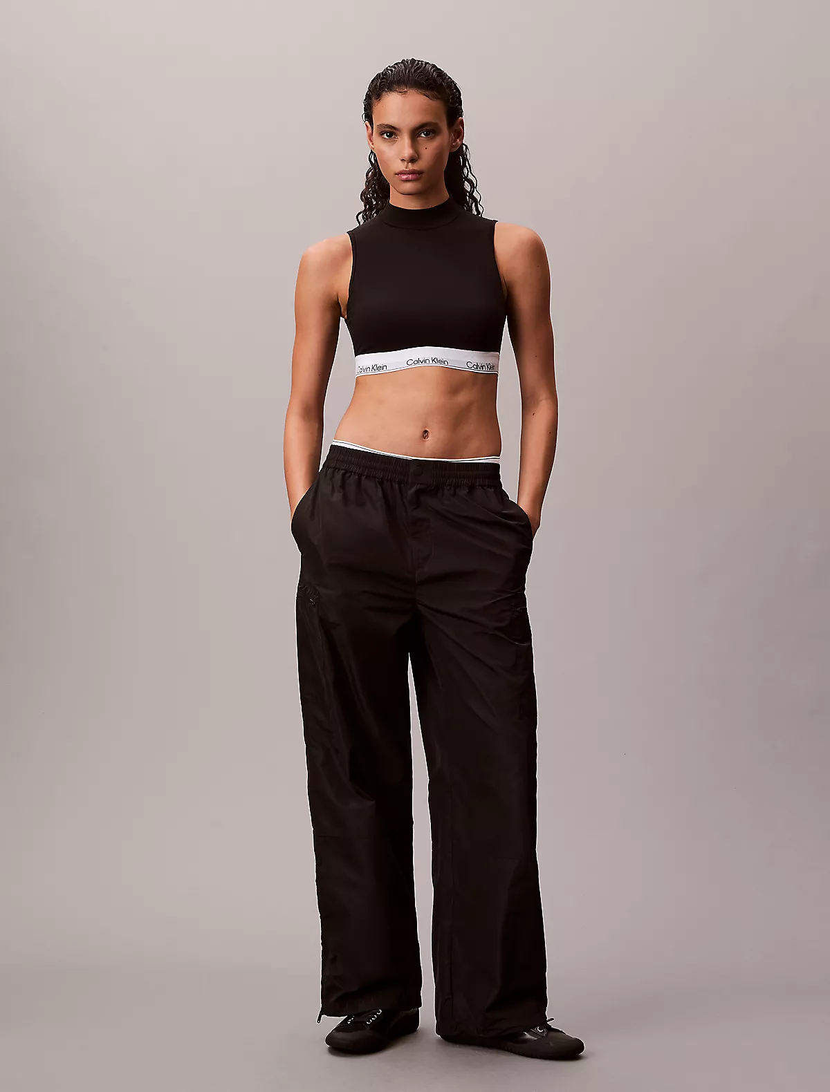 Calvin Klein Calvin Klein Kadın Rahat Kesim Yüksek Bel Geniş ve Fermuarlı Paçalı Siyah Pantolon LV044E662G-UB1