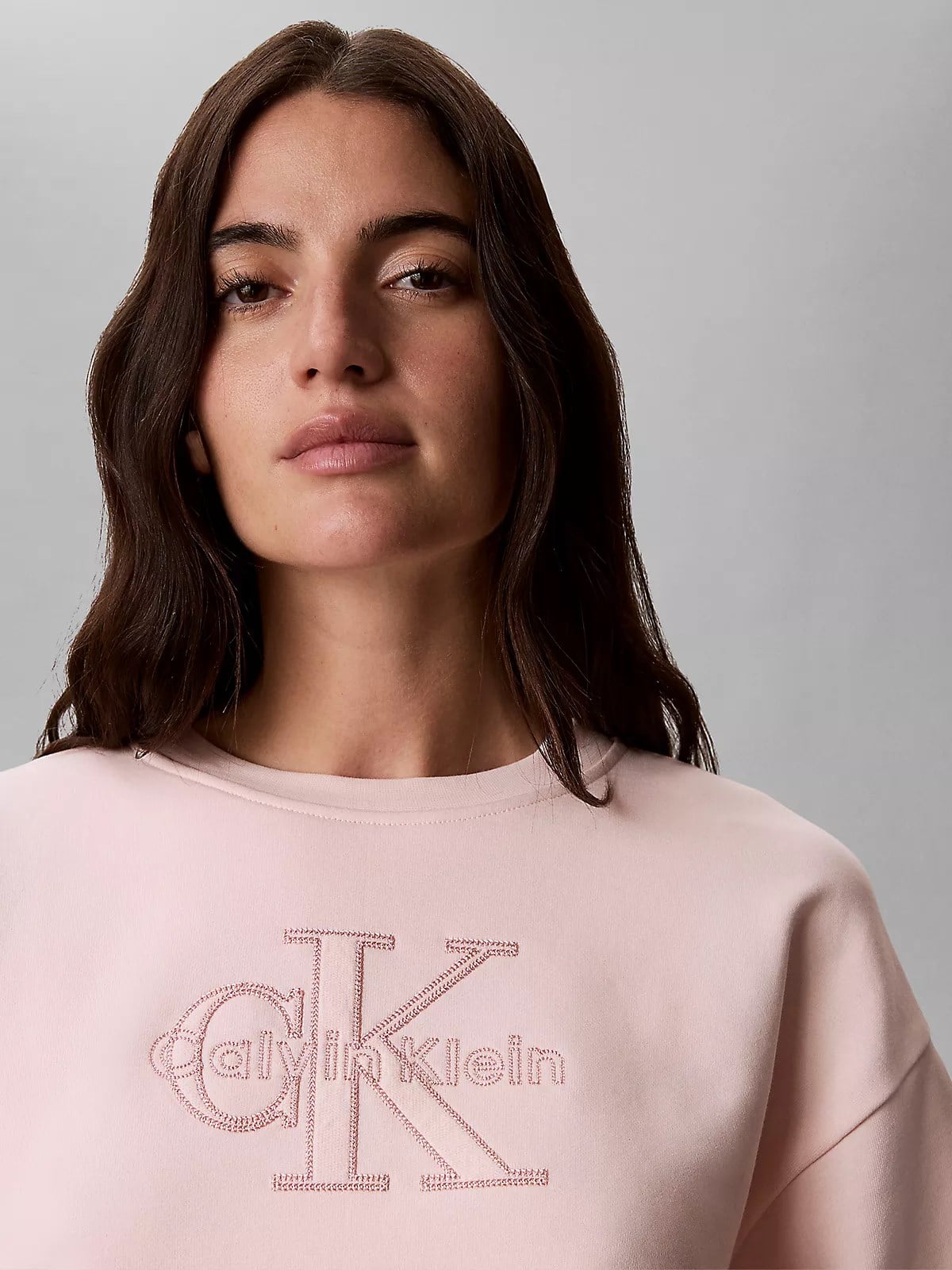 Calvin Klein Calvin Klein Kadın Rahat Kesim CK Logo İşlemeli Yuvarlak Yakalı Uzun Kollu Pembe Sweatshirt LV047G820G-VG3
