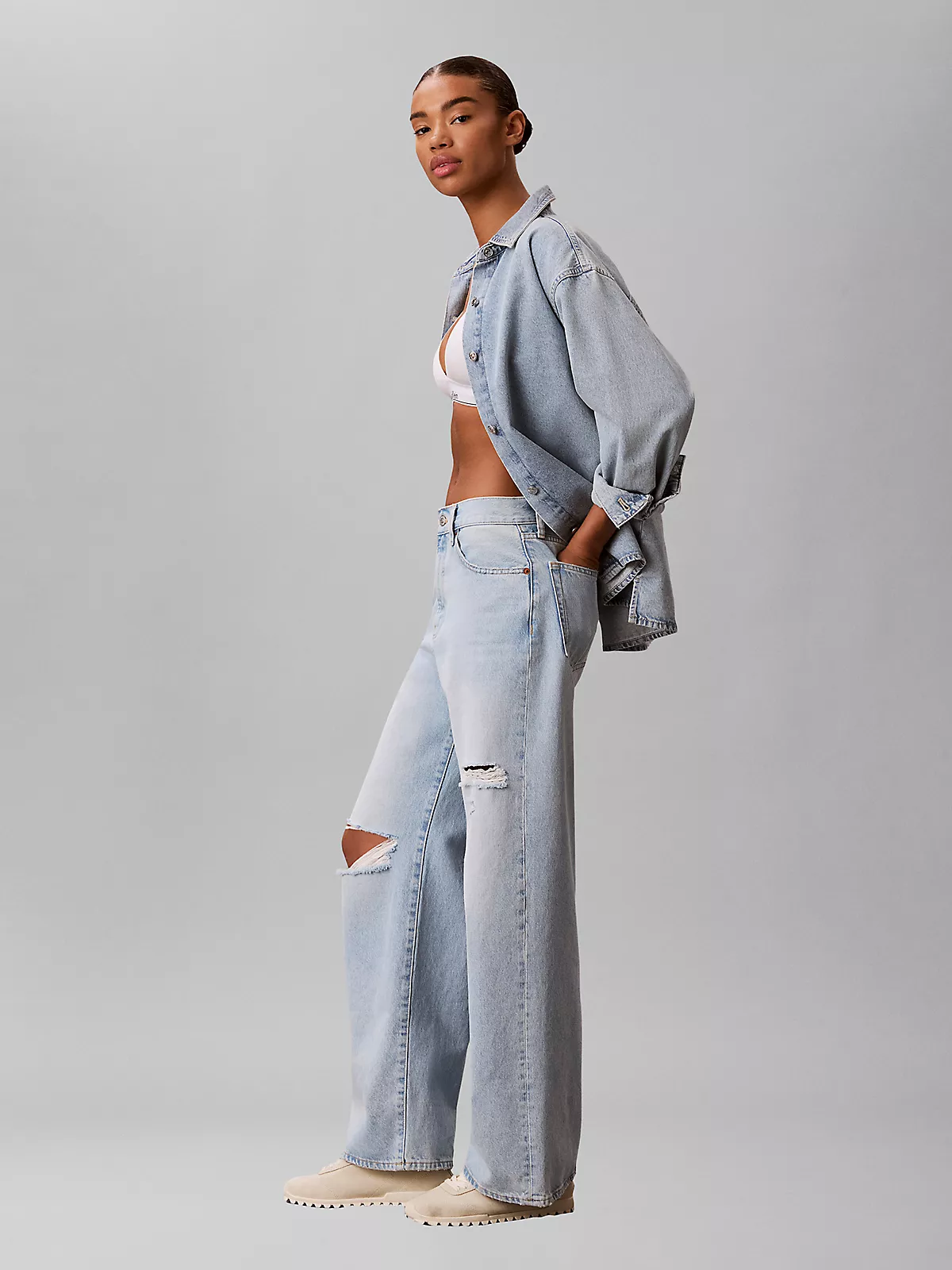 Calvin Klein Calvin Klein Kadın Rahat Kalıp Geniş Paçalı Vintage Yırtık Denim Mavi Jeans LV047F737G-SKA